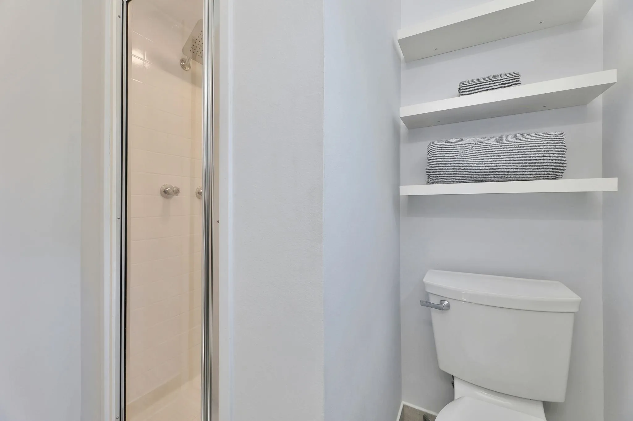 Wichita, Kansas 67208, United States, 4 Bedrooms Bedrooms, ,3 BathroomsBathrooms,Residential,Active,204607