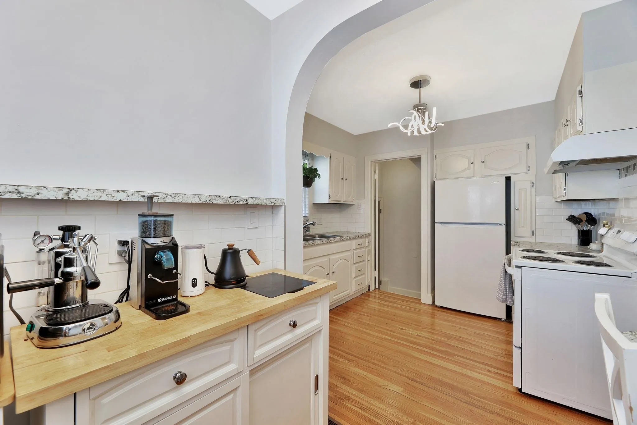 Wichita, Kansas 67208, United States, 4 Bedrooms Bedrooms, ,3 BathroomsBathrooms,Residential,Active,204607