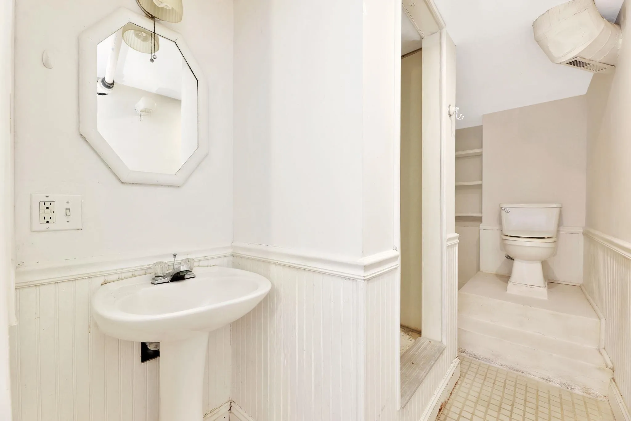 Wichita, Kansas 67208, United States, 4 Bedrooms Bedrooms, ,3 BathroomsBathrooms,Residential,Active,204607