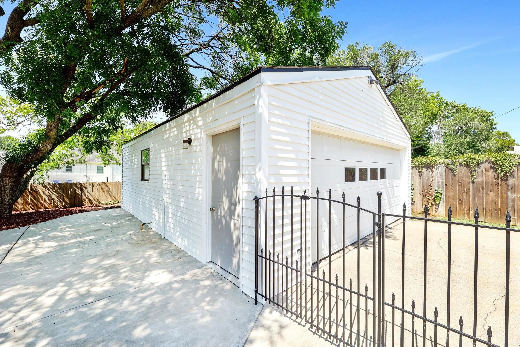 Wichita, Kansas 67208, United States, 4 Bedrooms Bedrooms, ,3 BathroomsBathrooms,Residential,Active,204607