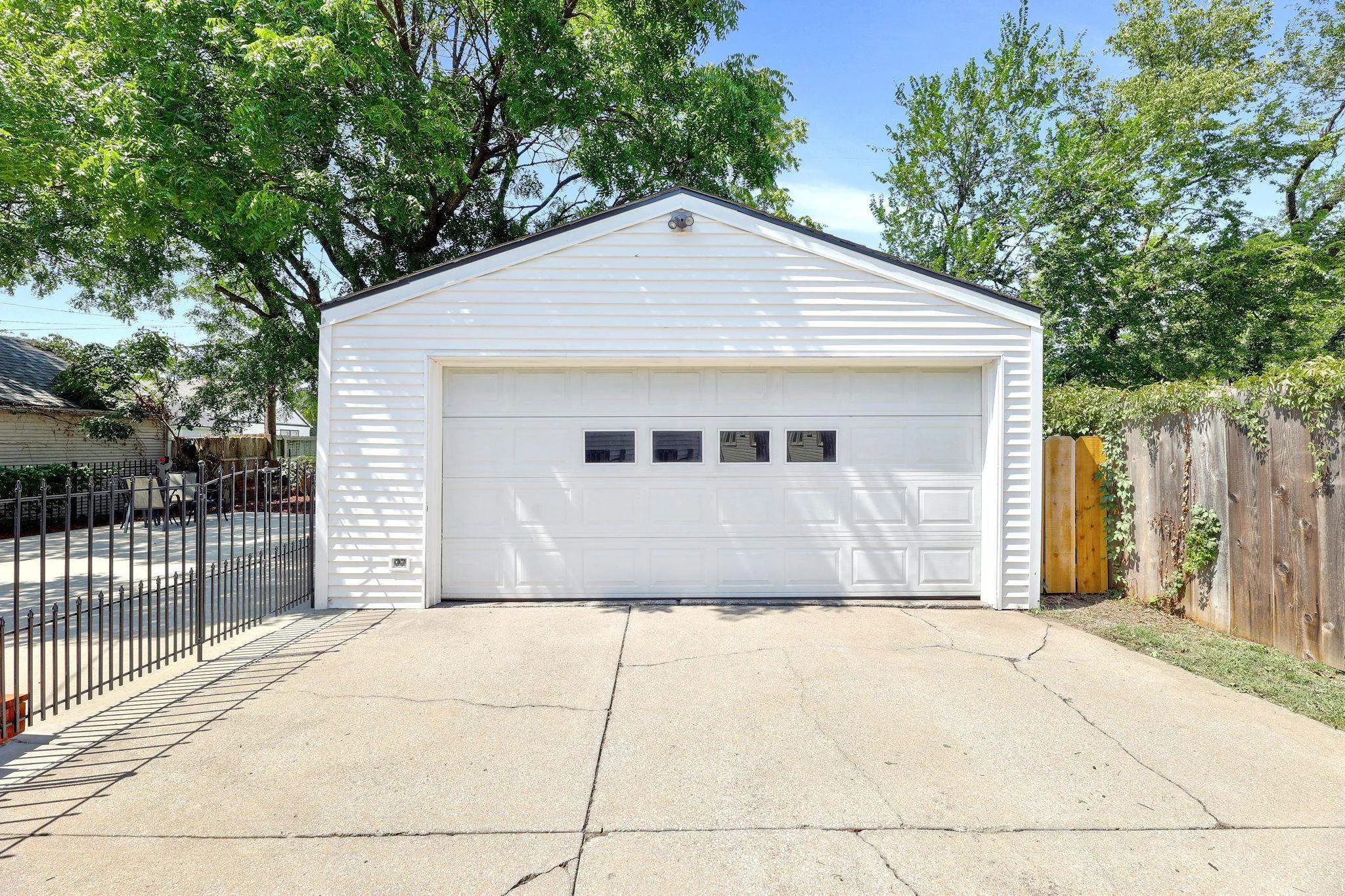 Wichita, Kansas 67208, United States, 4 Bedrooms Bedrooms, ,3 BathroomsBathrooms,Residential,Active,204607