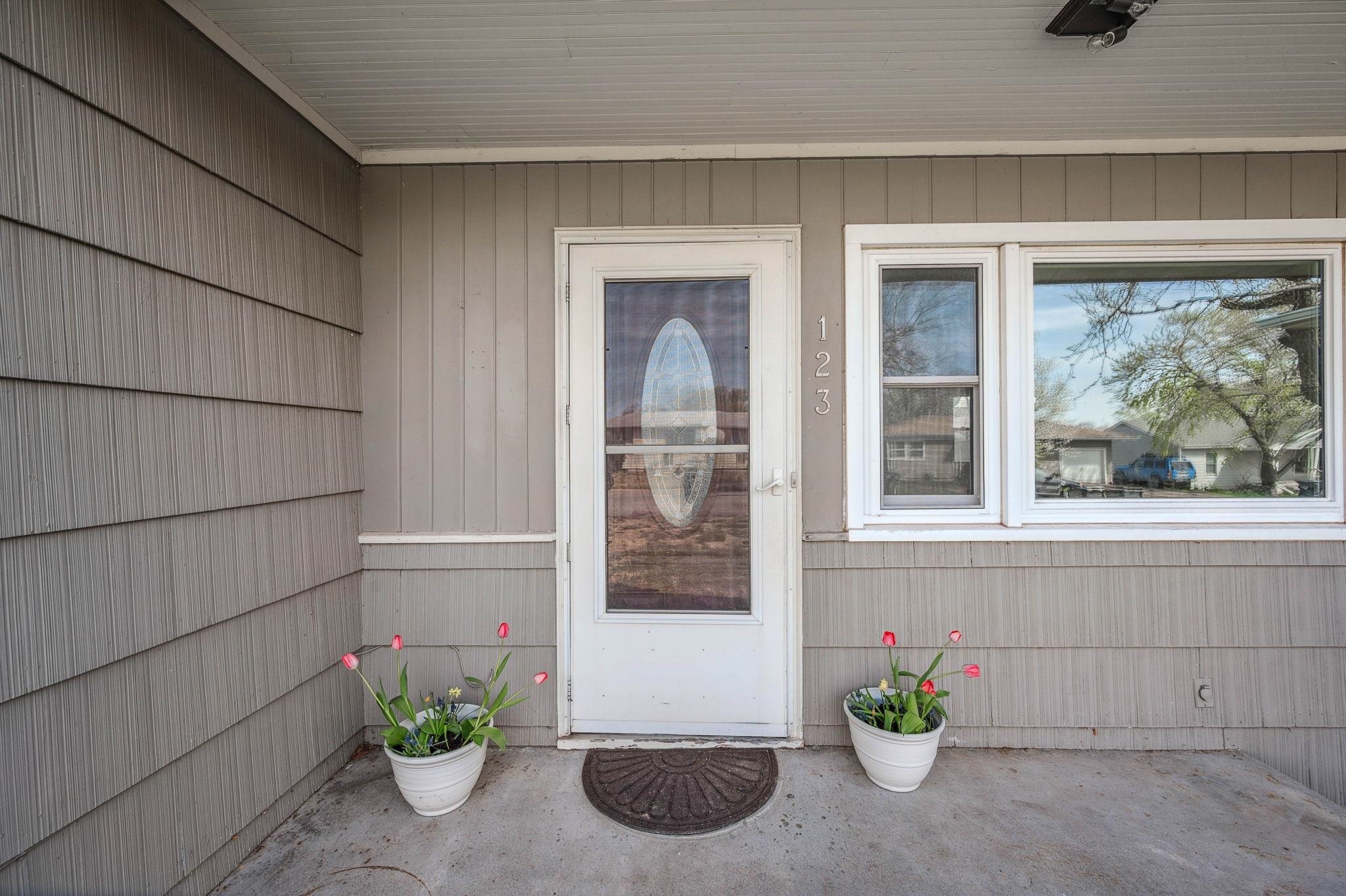123 Hemlock Ln, Newton, Kansas image 2