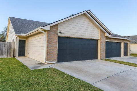 Multifamily For Sale - 6820-6822 W White Pine Street<br/> Wichita, KS 67205