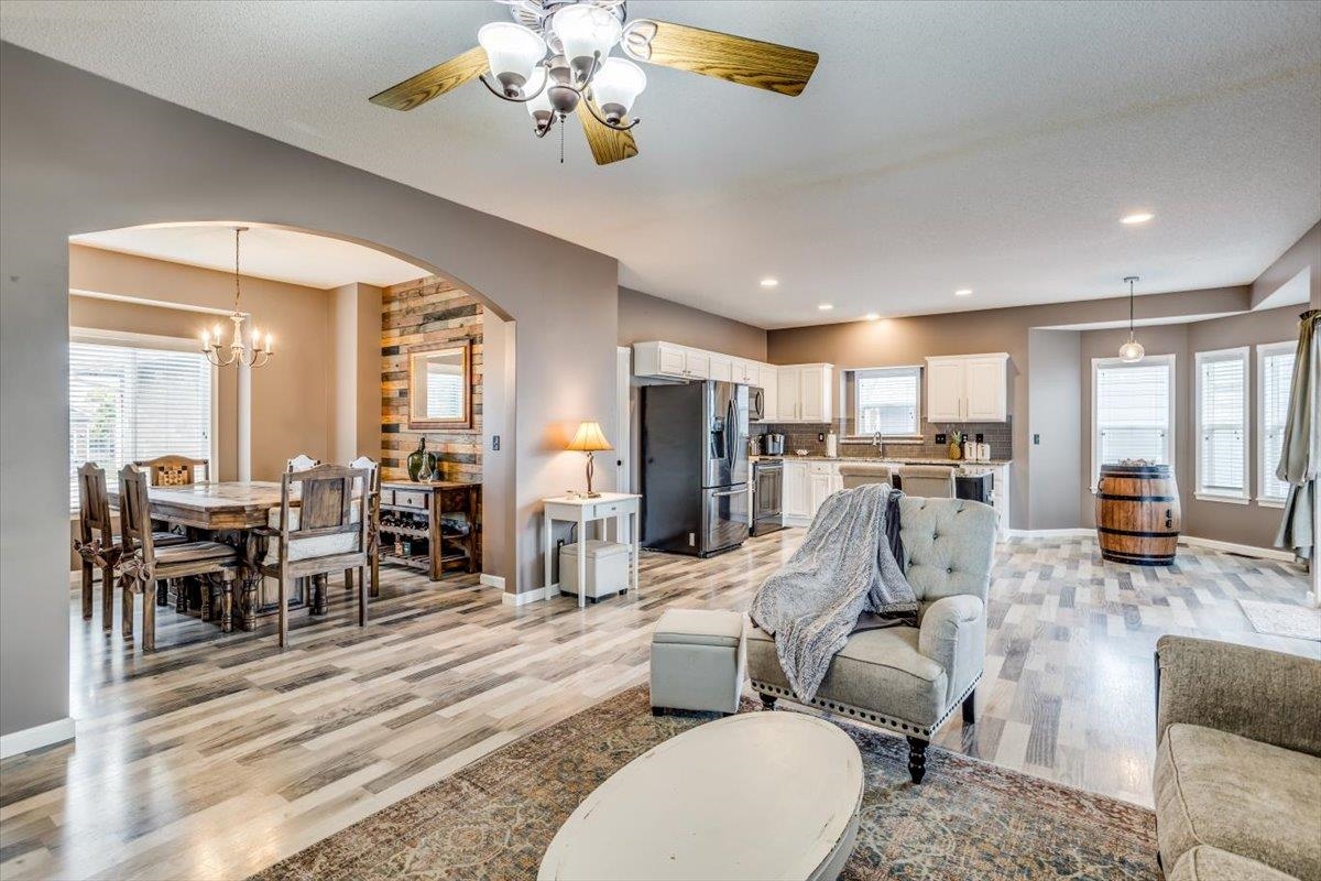 Goddard, Kansas 67052, United States, 5 Bedrooms Bedrooms, ,3 BathroomsBathrooms,Residential,Pending,51907