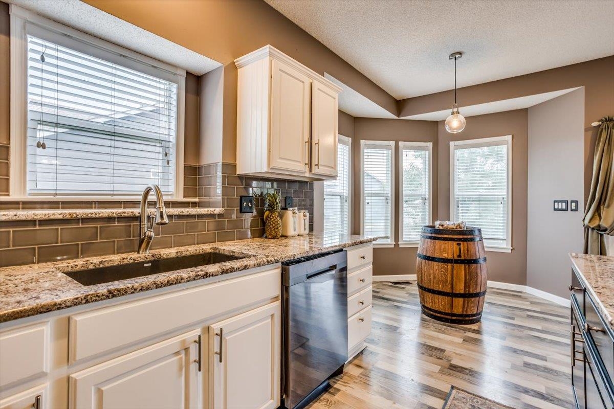 Goddard, Kansas 67052, United States, 5 Bedrooms Bedrooms, ,3 BathroomsBathrooms,Residential,Pending,51907