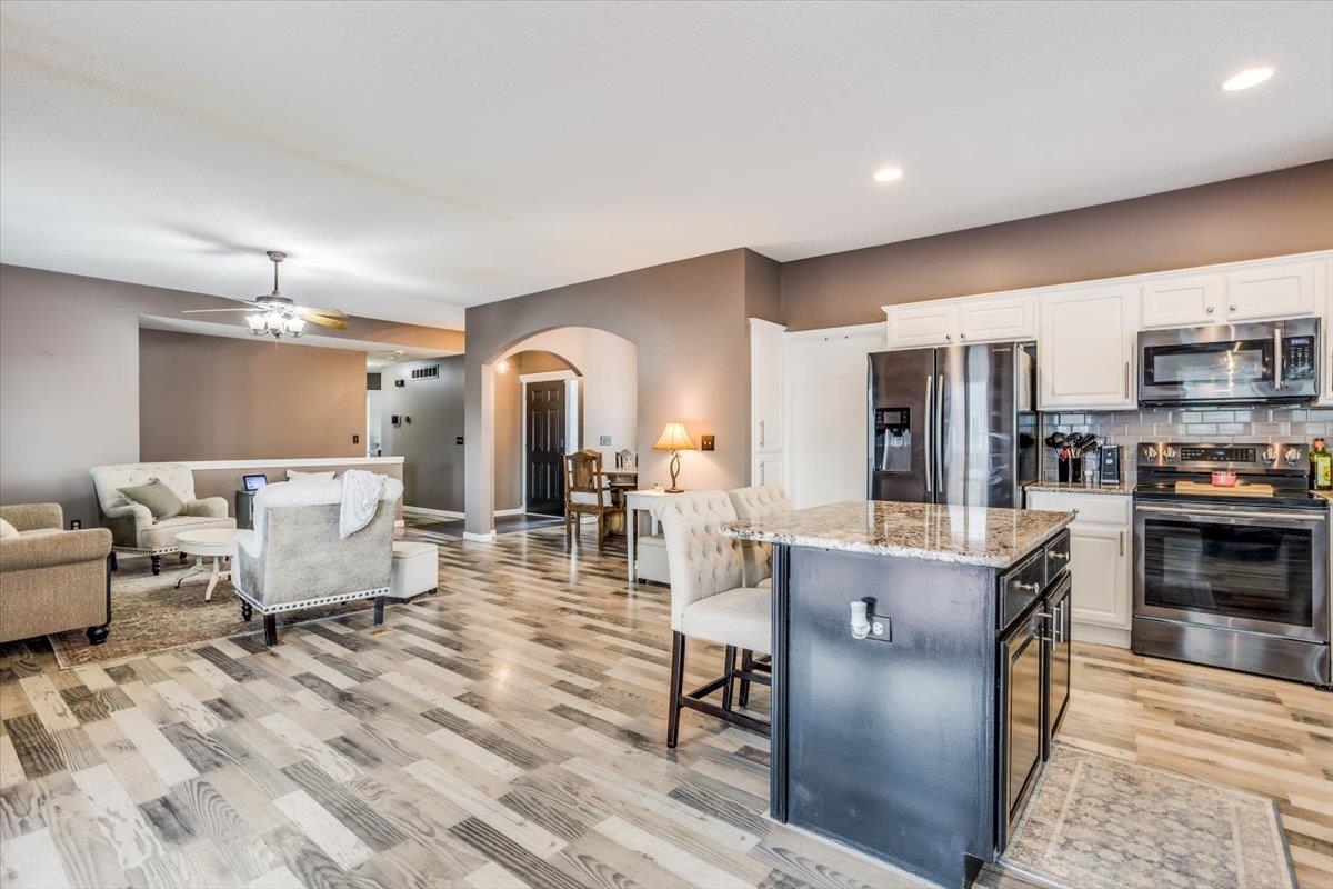 Goddard, Kansas 67052, United States, 5 Bedrooms Bedrooms, ,3 BathroomsBathrooms,Residential,Pending,51907