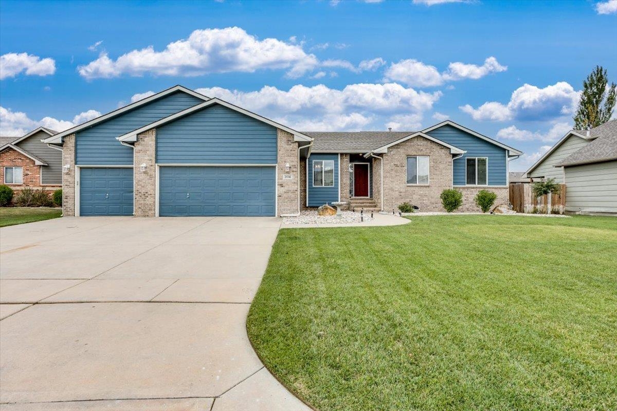 Goddard, Kansas 67052, United States, 5 Bedrooms Bedrooms, ,3 BathroomsBathrooms,Residential,Pending,51907