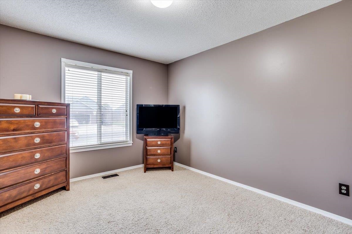 Goddard, Kansas 67052, United States, 5 Bedrooms Bedrooms, ,3 BathroomsBathrooms,Residential,Pending,51907