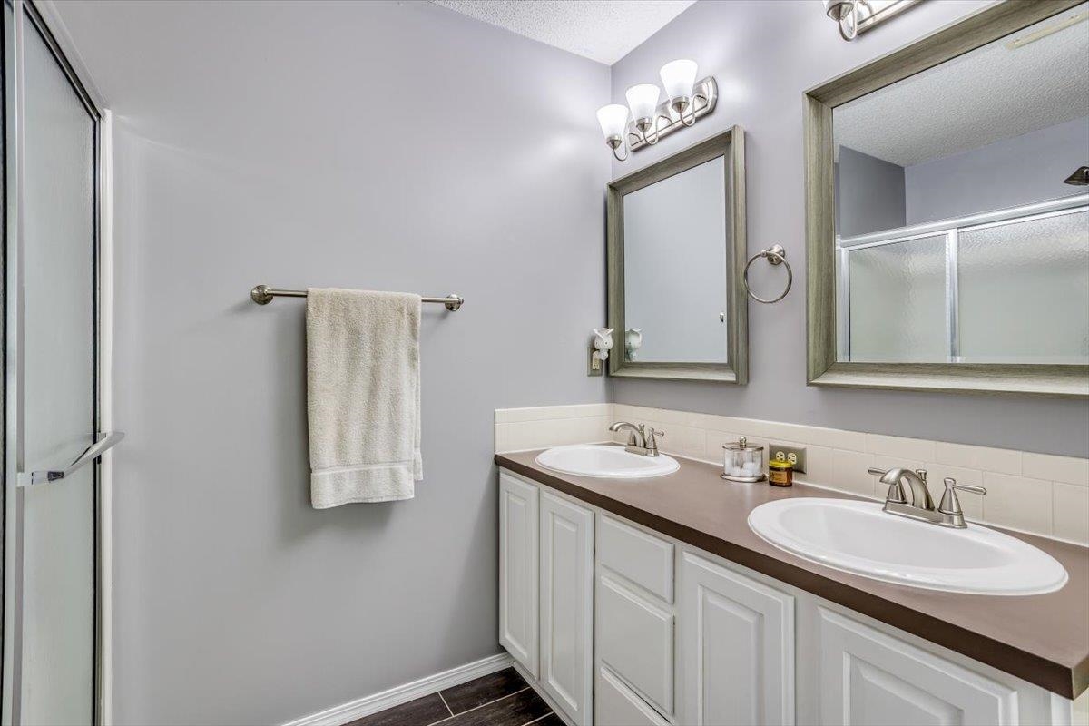 Goddard, Kansas 67052, United States, 5 Bedrooms Bedrooms, ,3 BathroomsBathrooms,Residential,Pending,51907