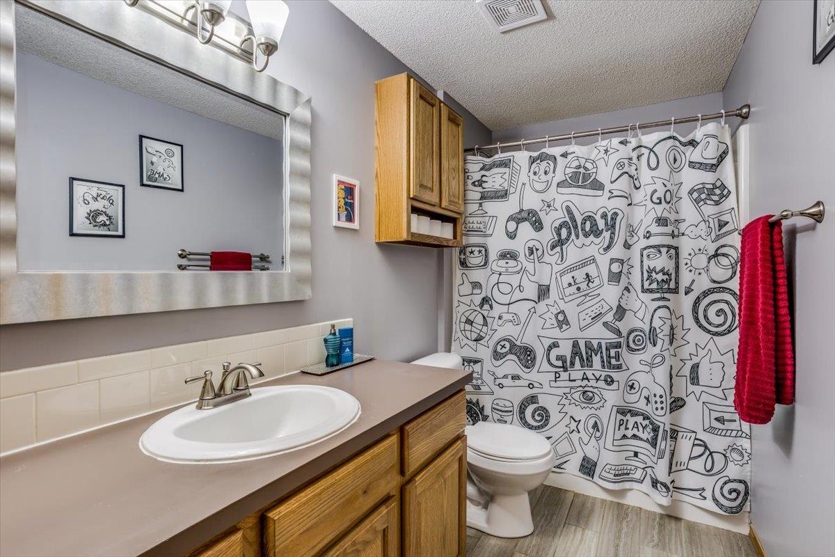 Goddard, Kansas 67052, United States, 5 Bedrooms Bedrooms, ,3 BathroomsBathrooms,Residential,Pending,51907