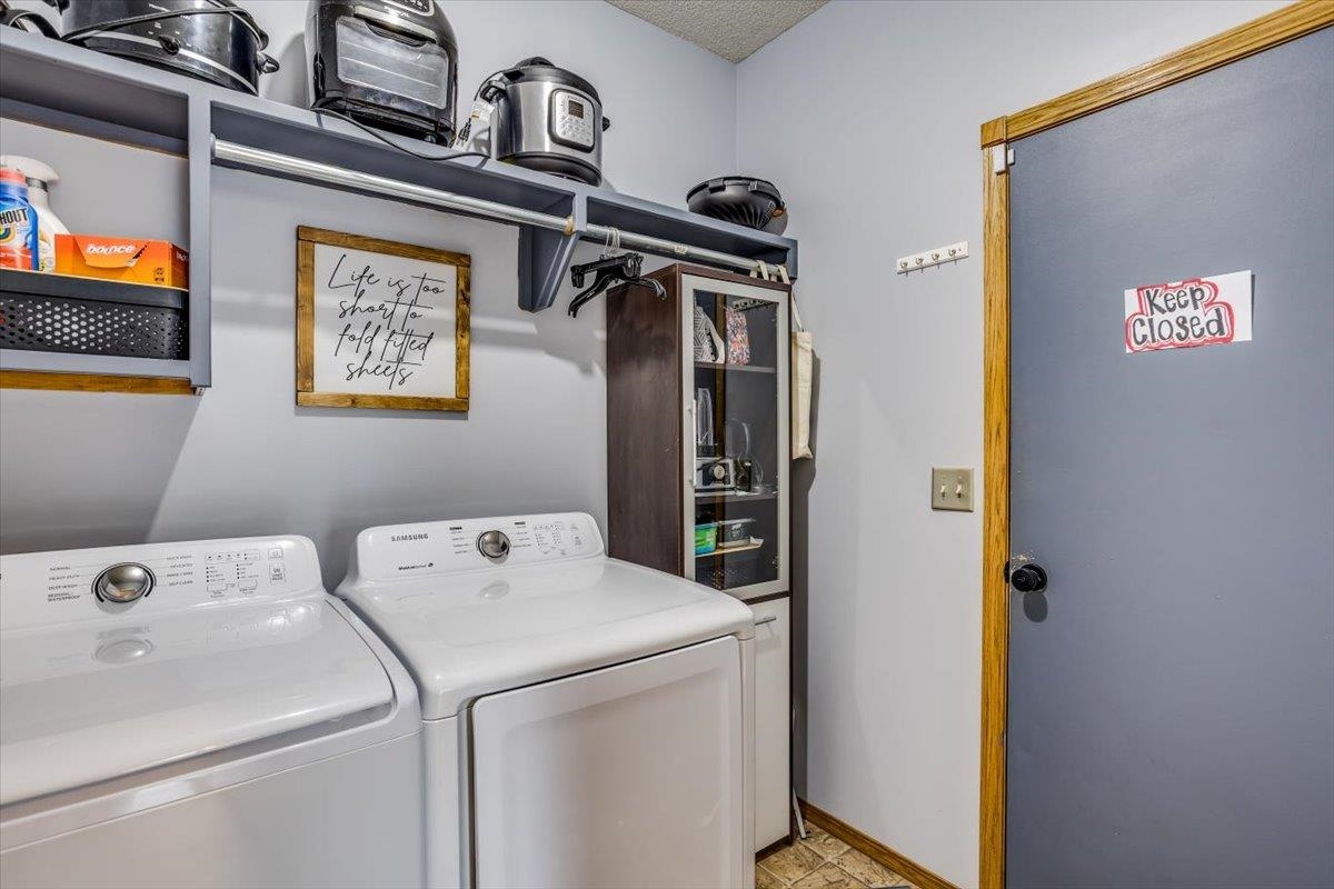 Goddard, Kansas 67052, United States, 5 Bedrooms Bedrooms, ,3 BathroomsBathrooms,Residential,Pending,51907