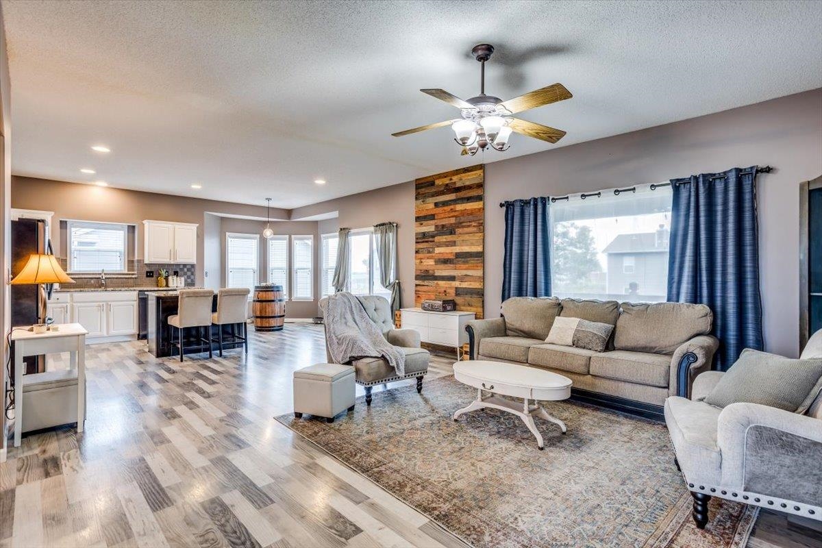 Goddard, Kansas 67052, United States, 5 Bedrooms Bedrooms, ,3 BathroomsBathrooms,Residential,Pending,51907