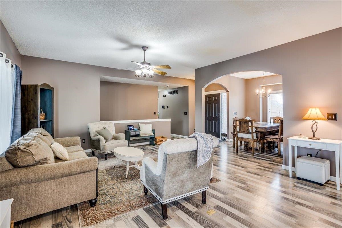 Goddard, Kansas 67052, United States, 5 Bedrooms Bedrooms, ,3 BathroomsBathrooms,Residential,Pending,51907