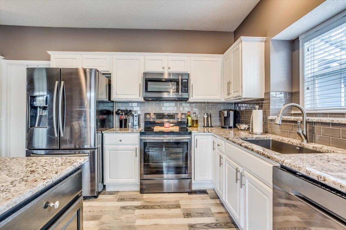 Goddard, Kansas 67052, United States, 5 Bedrooms Bedrooms, ,3 BathroomsBathrooms,Residential,Pending,51907