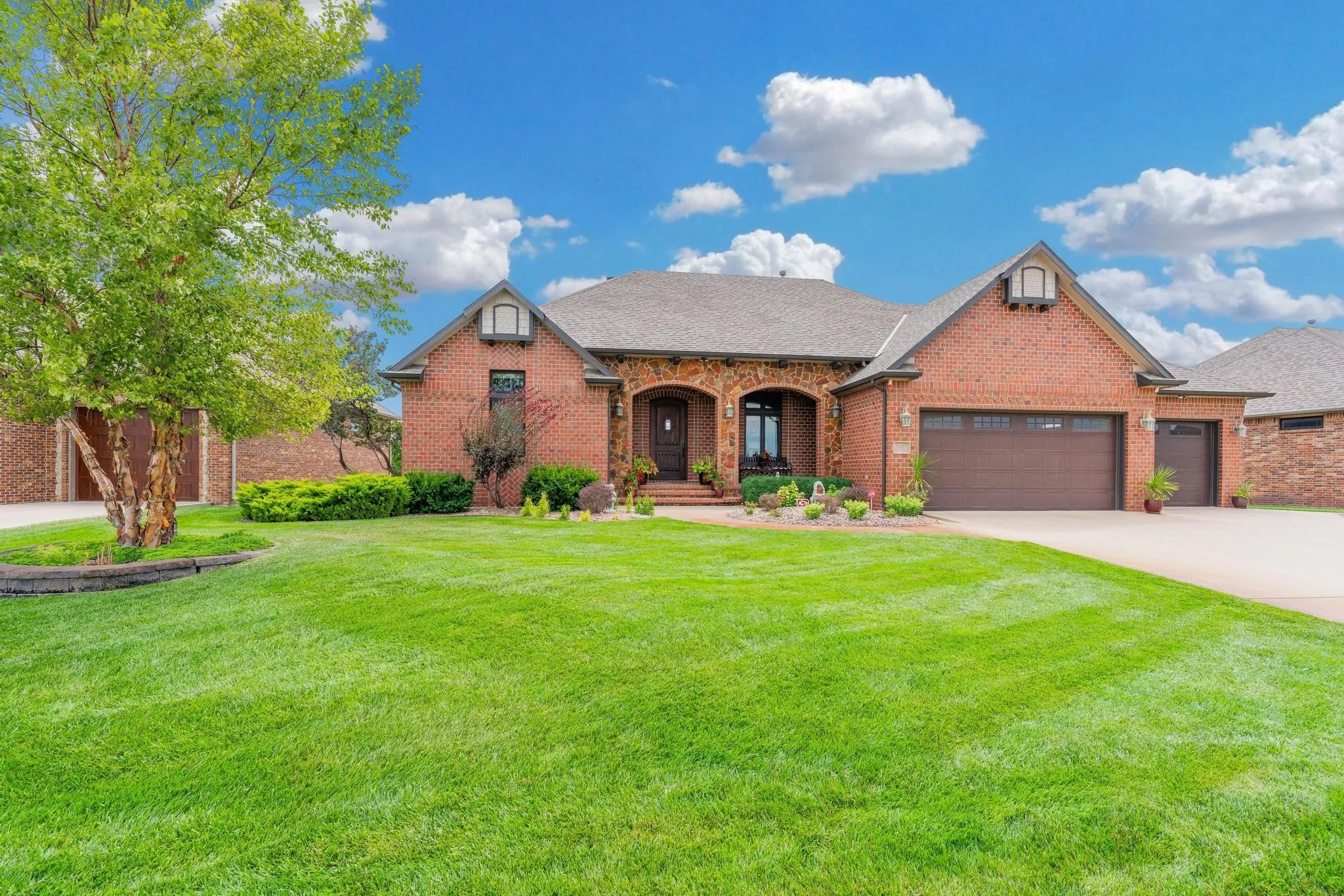 Wichita, Kansas 67204, United States, 4 Bedrooms Bedrooms, ,5 BathroomsBathrooms,Residential,Pending,144381