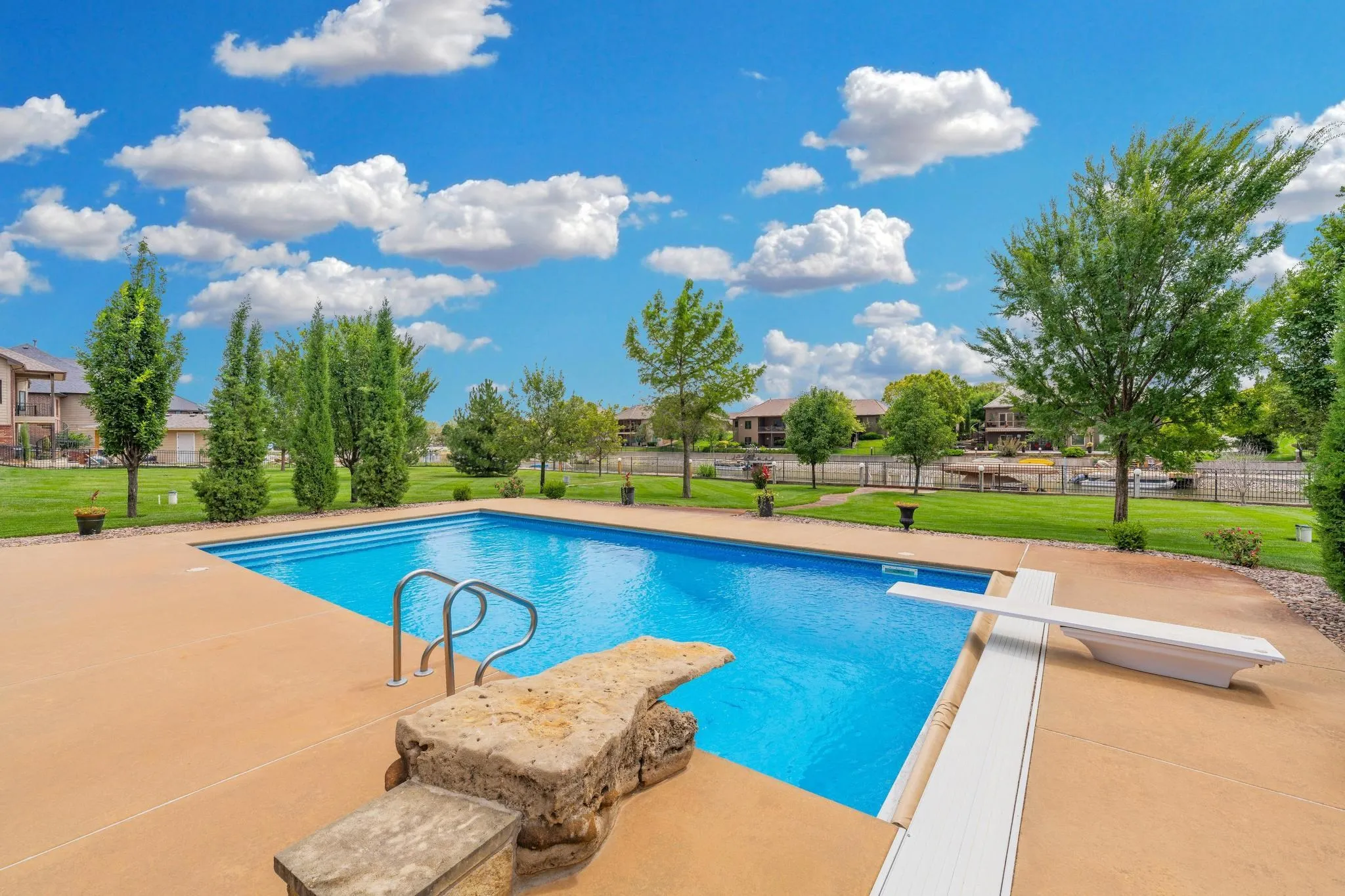 Wichita, Kansas 67204, United States, 4 Bedrooms Bedrooms, ,5 BathroomsBathrooms,Residential,Pending,144381