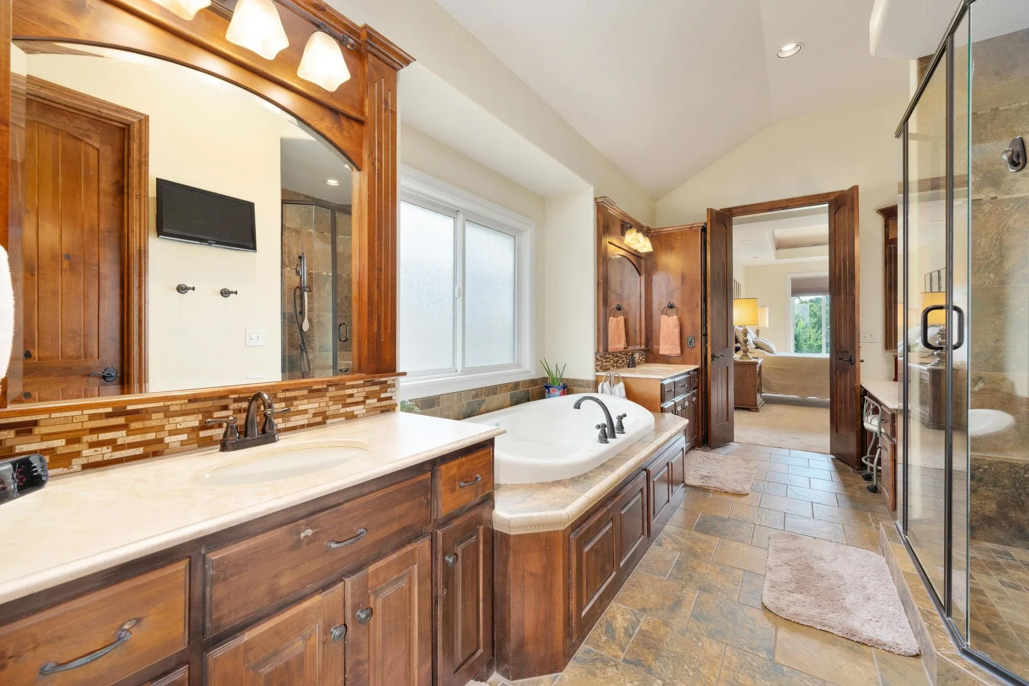 Wichita, Kansas 67204, United States, 4 Bedrooms Bedrooms, ,5 BathroomsBathrooms,Residential,Pending,144381