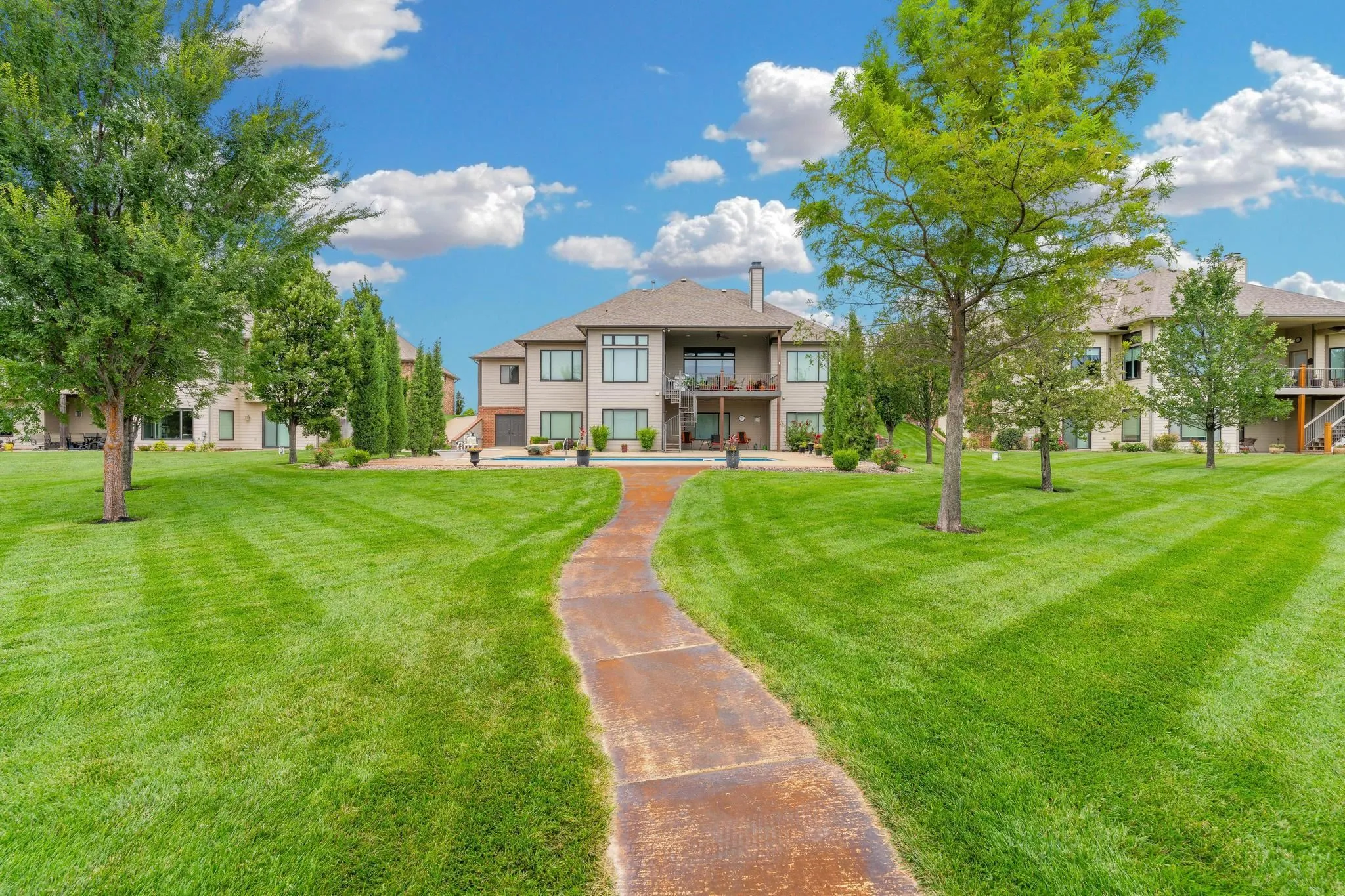 Wichita, Kansas 67204, United States, 4 Bedrooms Bedrooms, ,5 BathroomsBathrooms,Residential,Pending,144381