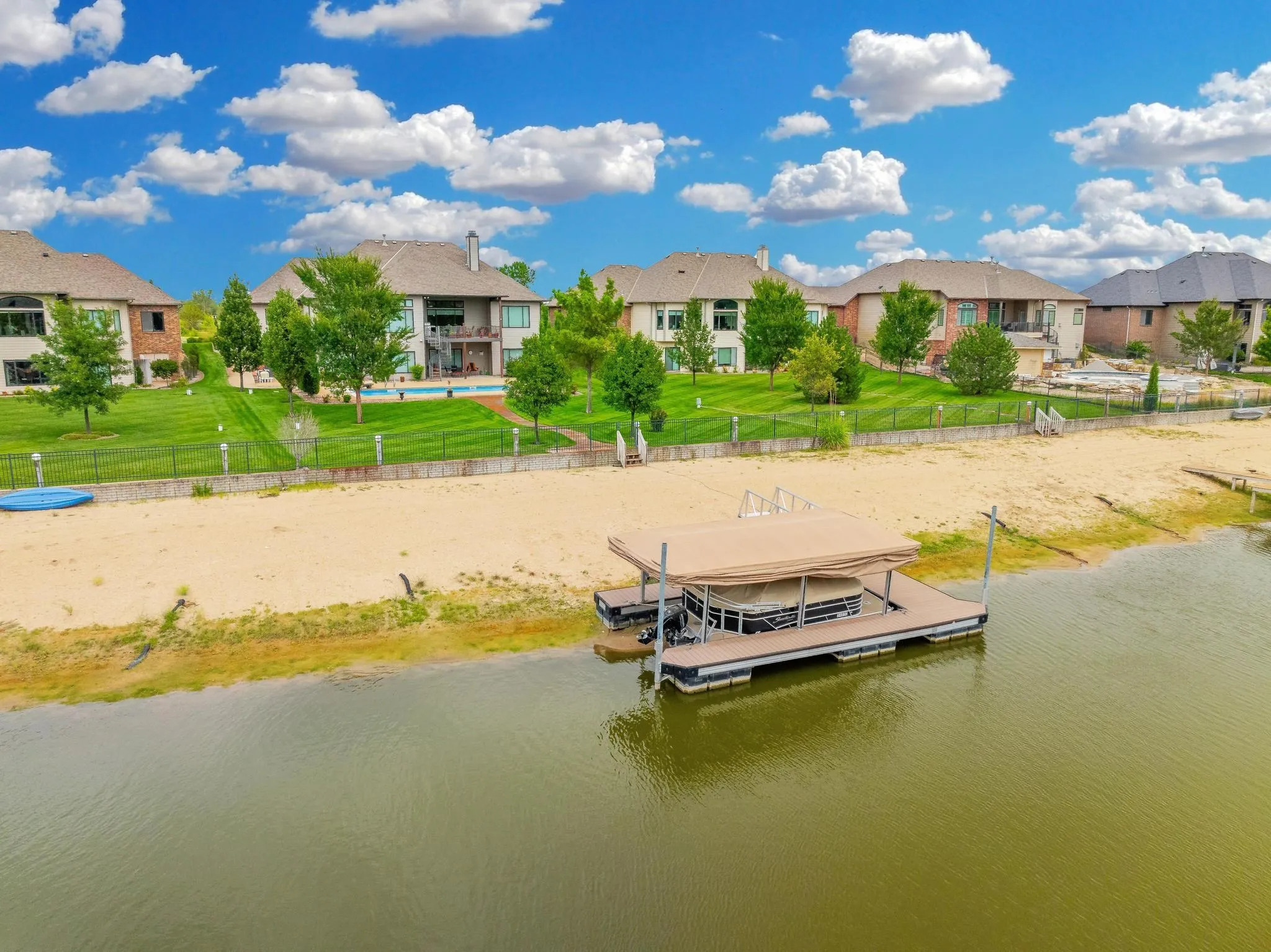 Wichita, Kansas 67204, United States, 4 Bedrooms Bedrooms, ,5 BathroomsBathrooms,Residential,Pending,144381