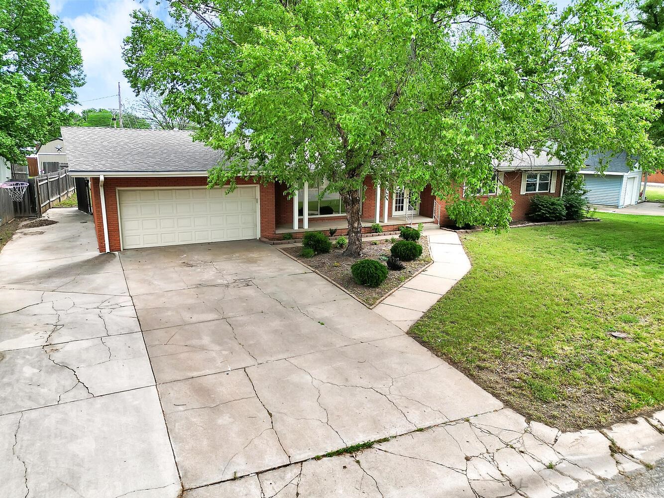 515 Circle Dr, Wellington, Kansas image 4