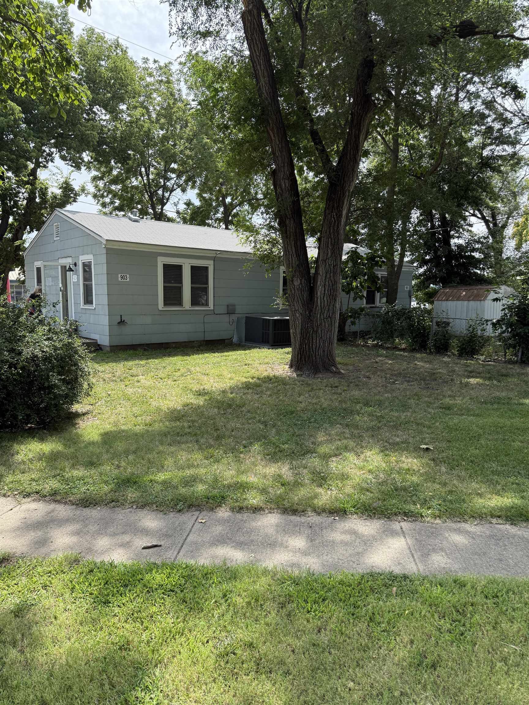 903 S Oliver