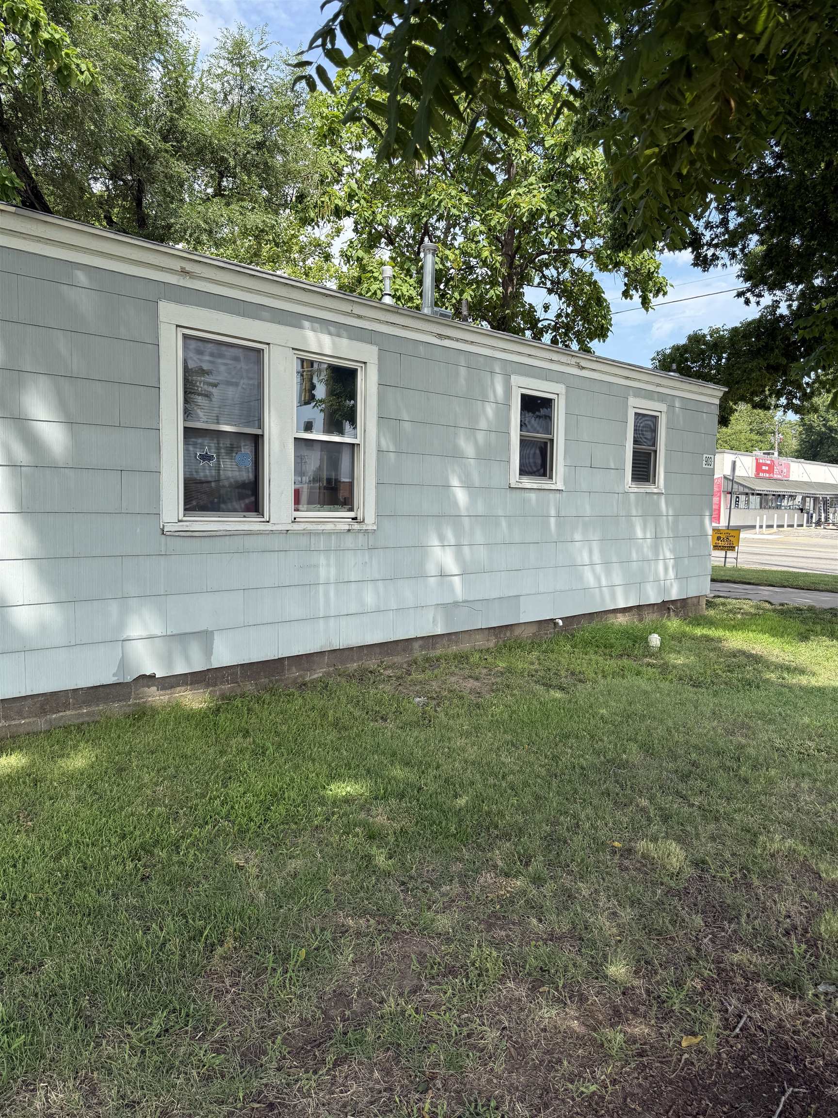 903 S Oliver