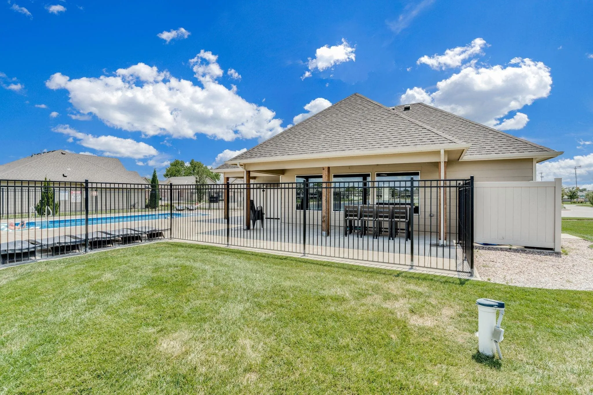 Wichita, Kansas 67235, United States, 3 Bedrooms Bedrooms, ,3 BathroomsBathrooms,Residential,Pending,213794