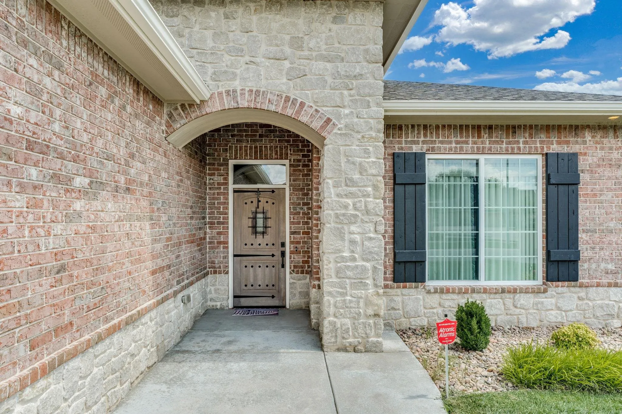 Wichita, Kansas 67235, United States, 3 Bedrooms Bedrooms, ,3 BathroomsBathrooms,Residential,Pending,213794