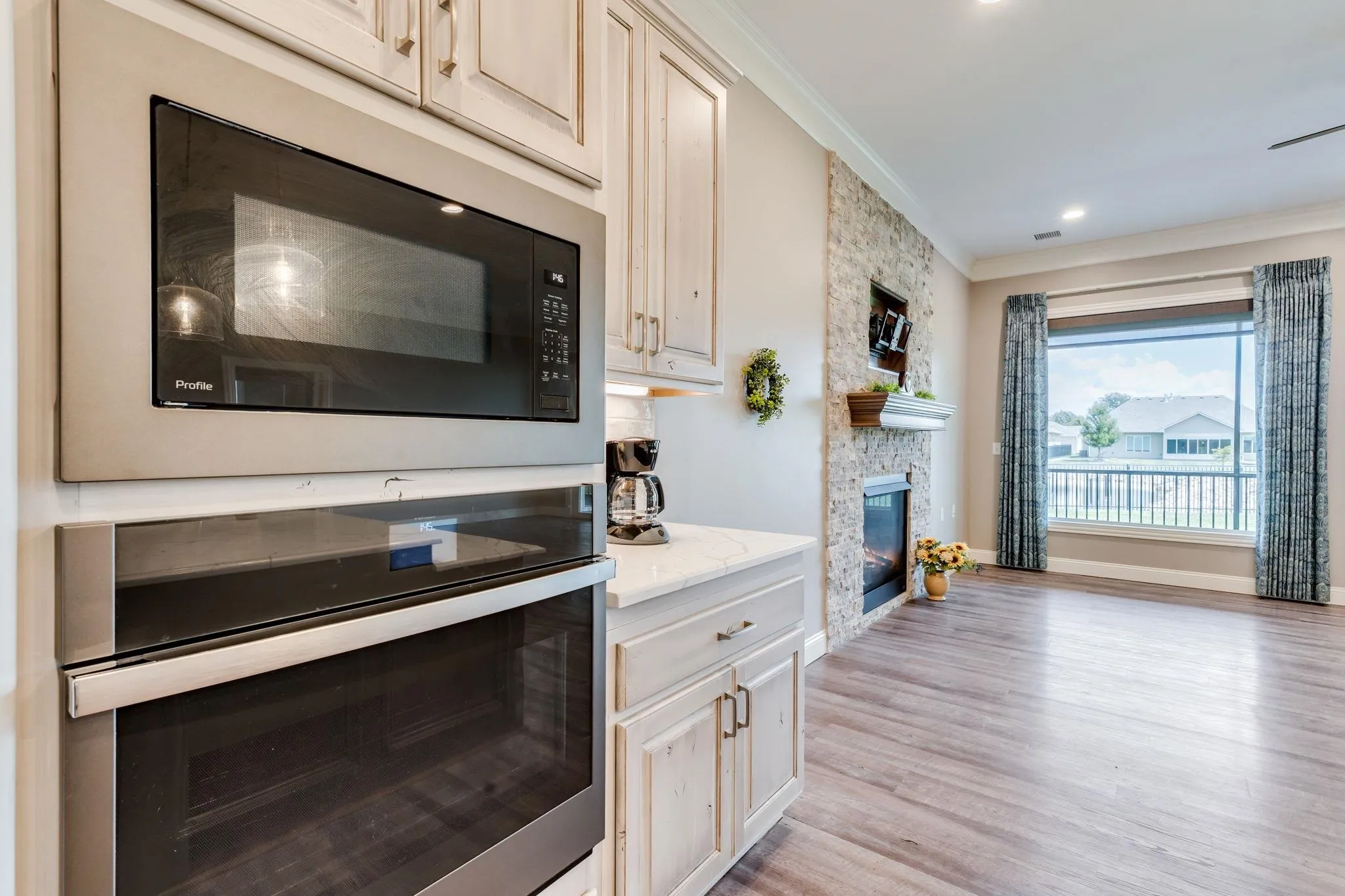 Wichita, Kansas 67235, United States, 3 Bedrooms Bedrooms, ,3 BathroomsBathrooms,Residential,Pending,213794