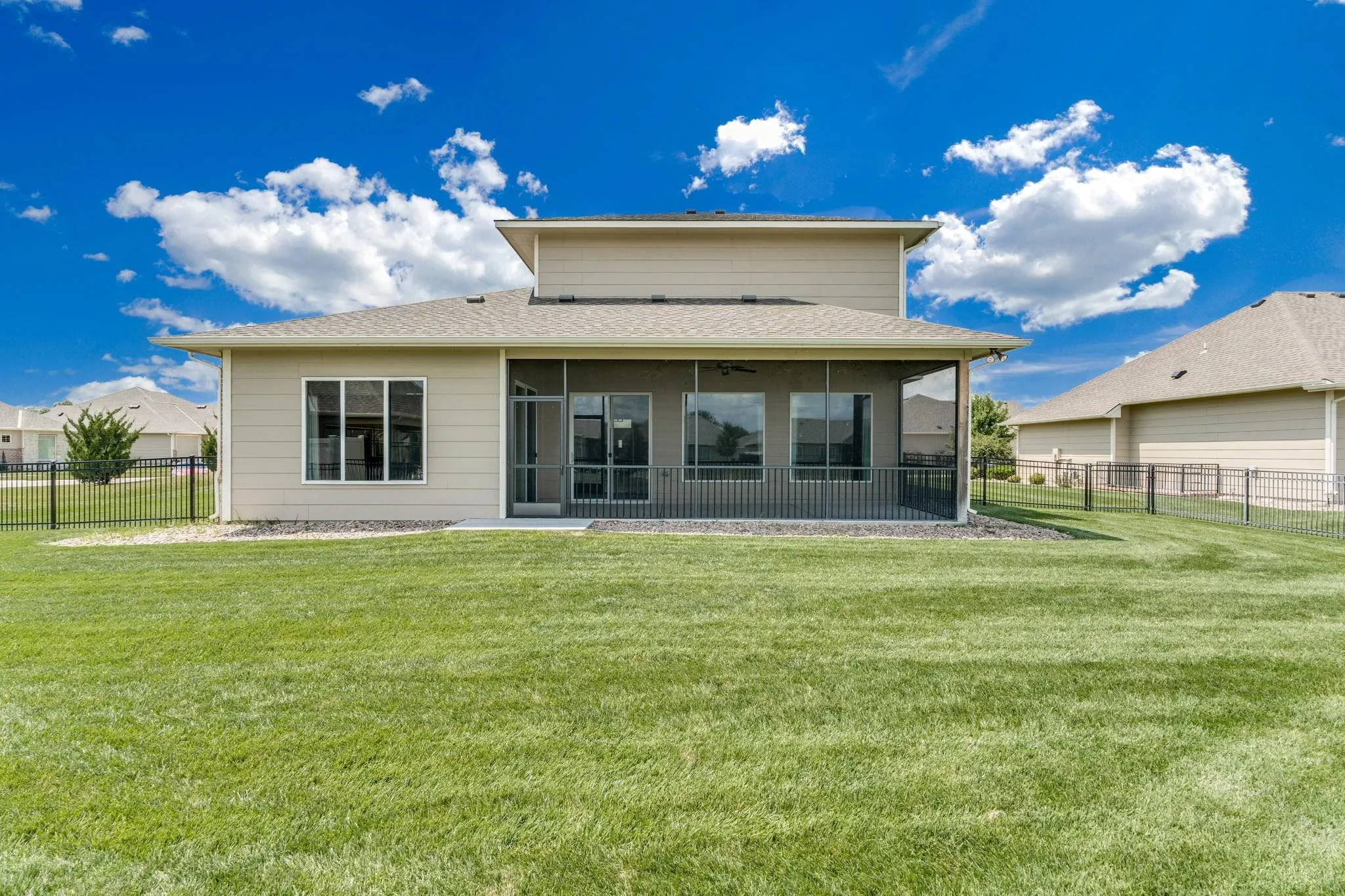 Wichita, Kansas 67235, United States, 3 Bedrooms Bedrooms, ,3 BathroomsBathrooms,Residential,Pending,213794