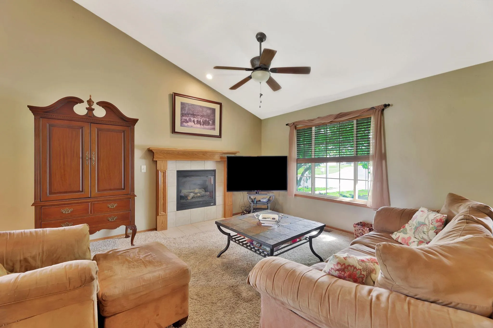 Andover, Kansas 67002, United States, 4 Bedrooms Bedrooms, ,3 BathroomsBathrooms,Residential,Pending,131615