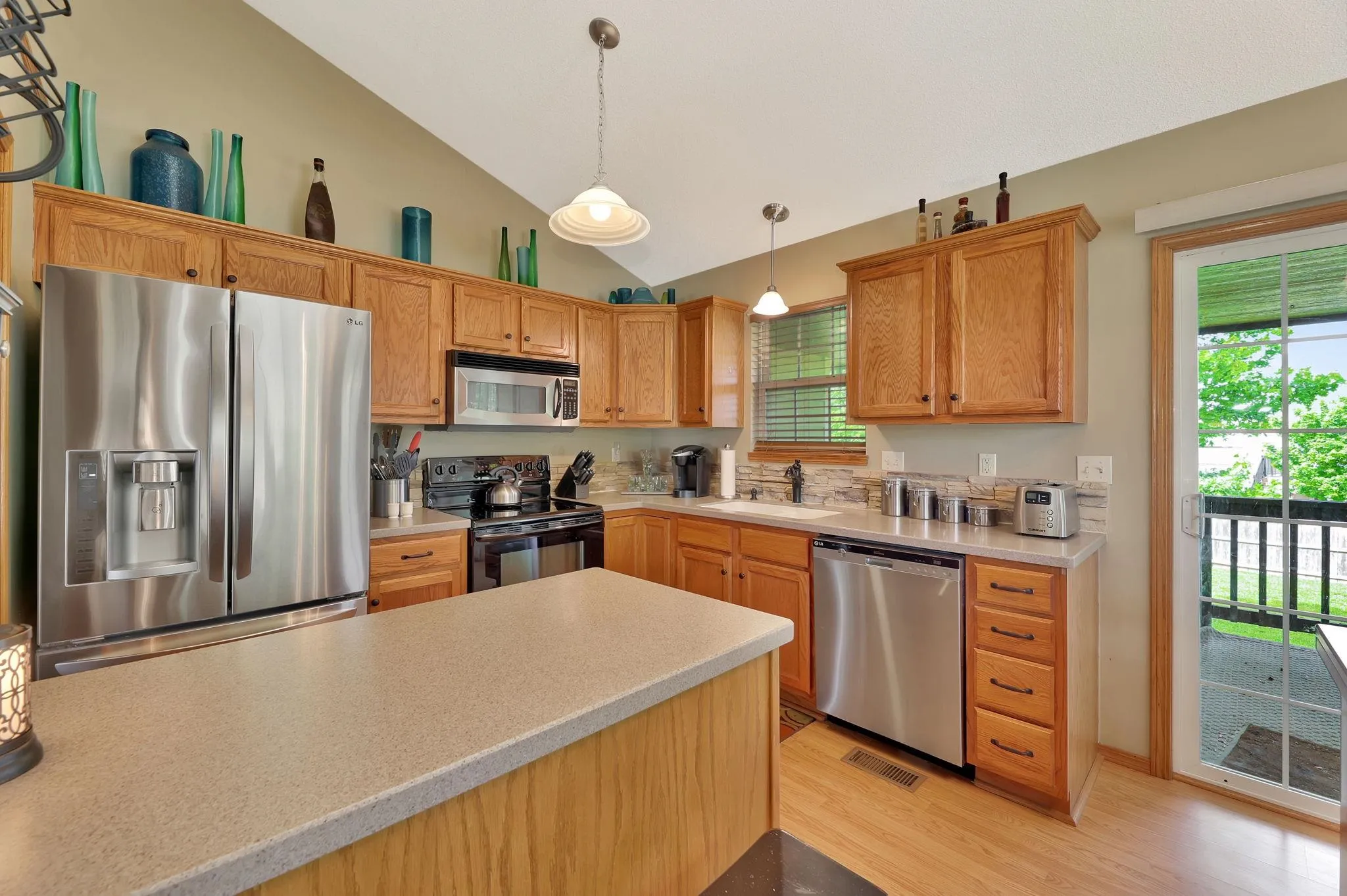 Andover, Kansas 67002, United States, 4 Bedrooms Bedrooms, ,3 BathroomsBathrooms,Residential,Pending,131615