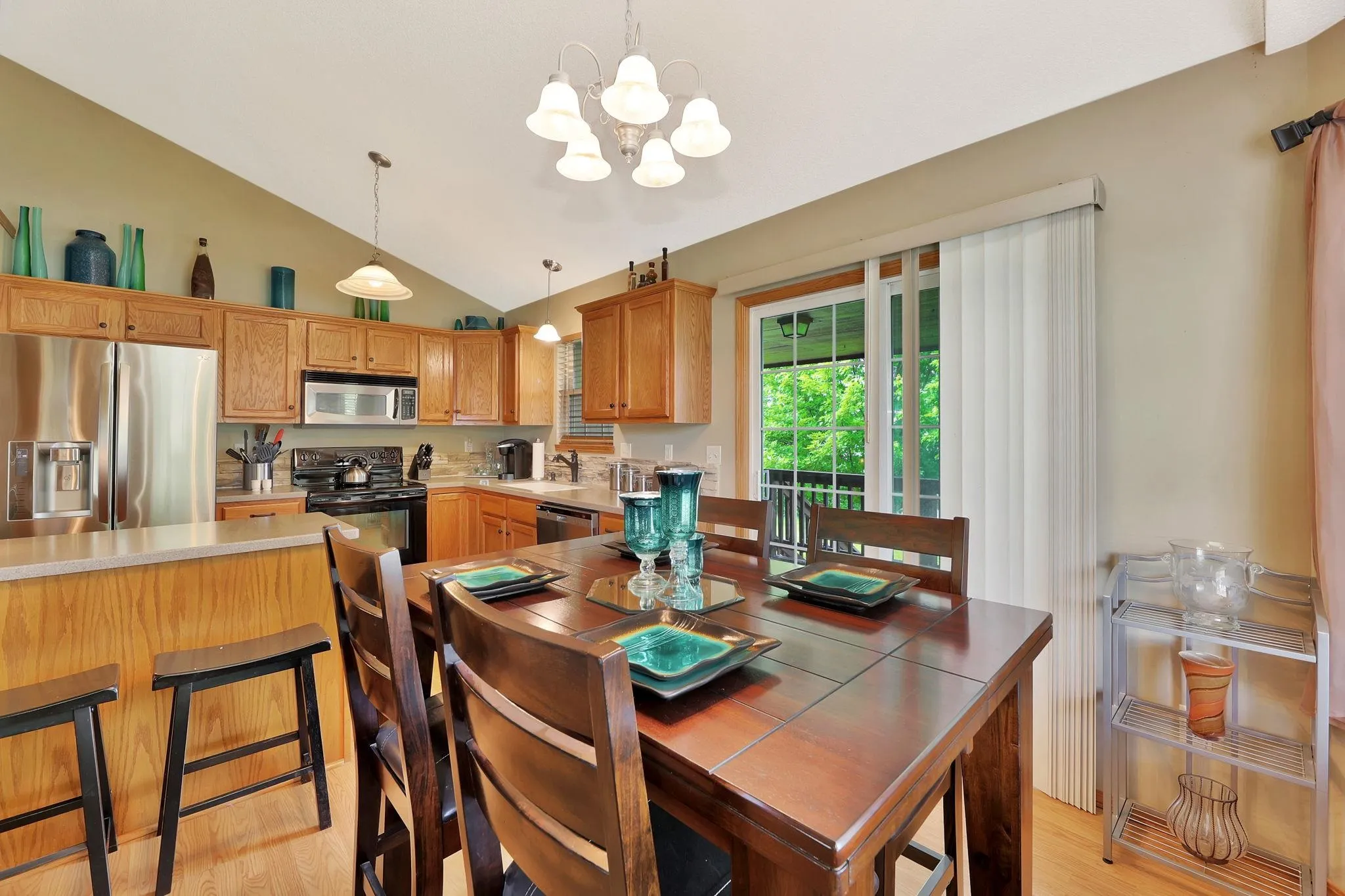 Andover, Kansas 67002, United States, 4 Bedrooms Bedrooms, ,3 BathroomsBathrooms,Residential,Pending,131615