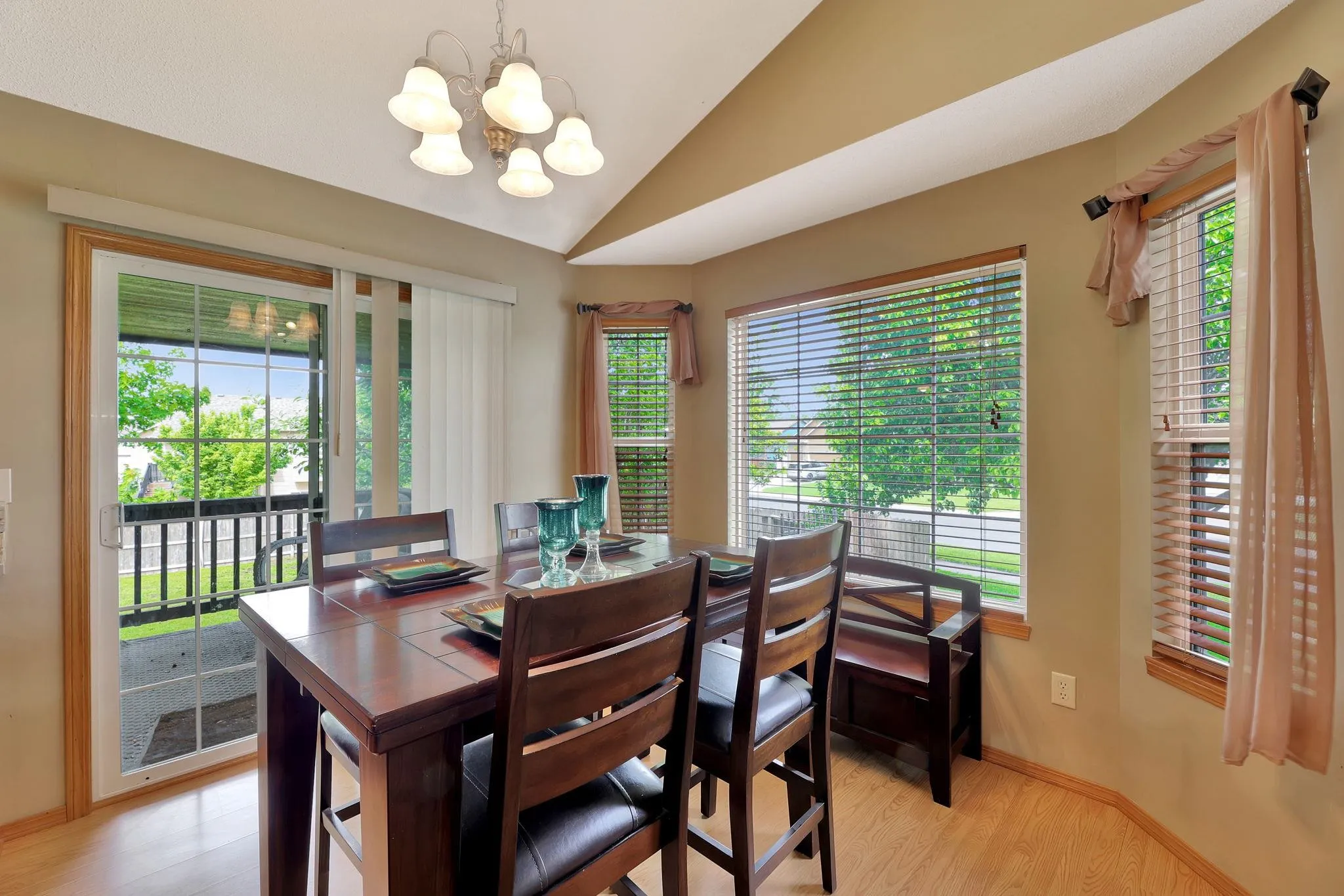 Andover, Kansas 67002, United States, 4 Bedrooms Bedrooms, ,3 BathroomsBathrooms,Residential,Pending,131615