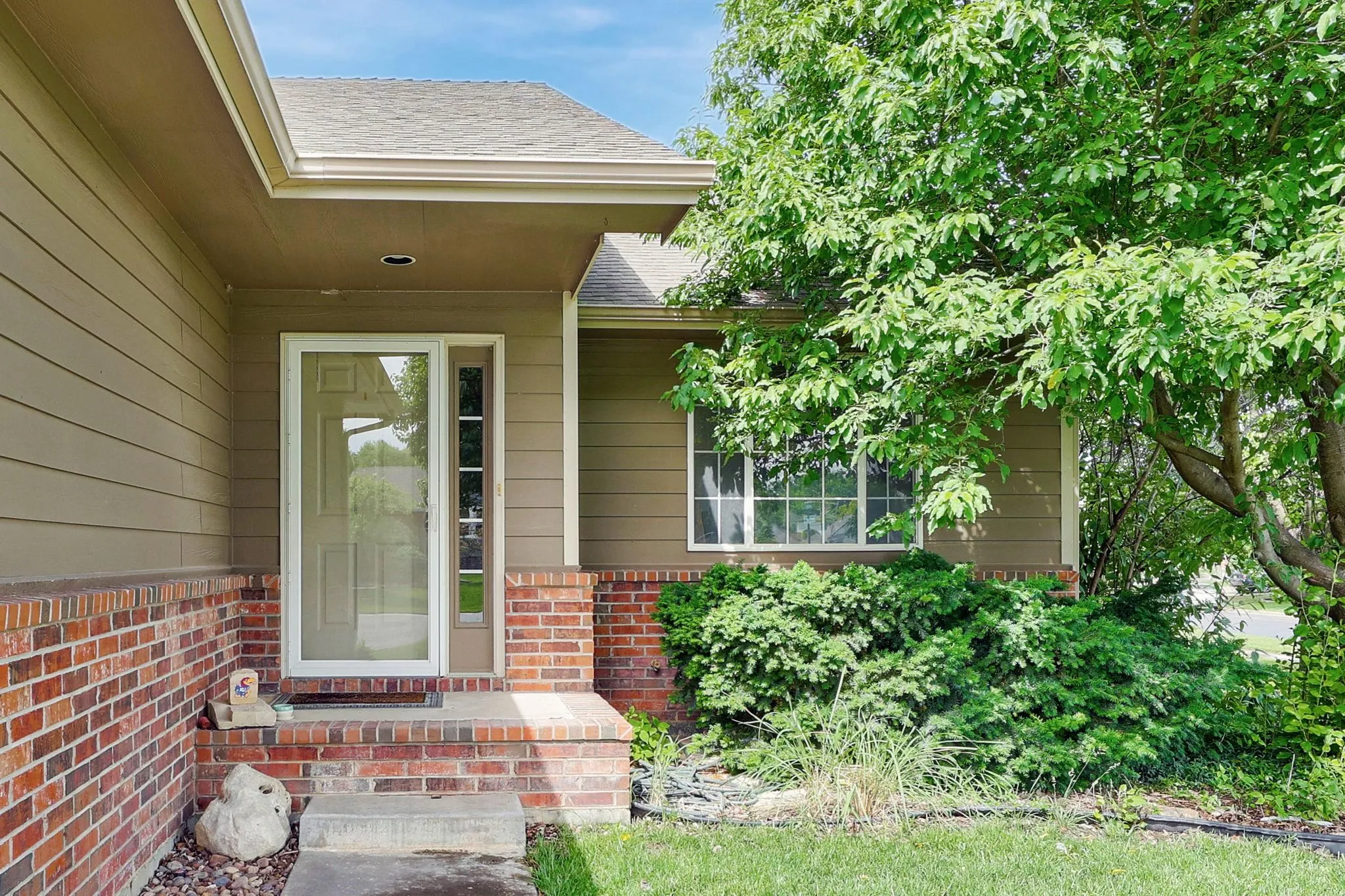 Andover, Kansas 67002, United States, 4 Bedrooms Bedrooms, ,3 BathroomsBathrooms,Residential,Pending,131615