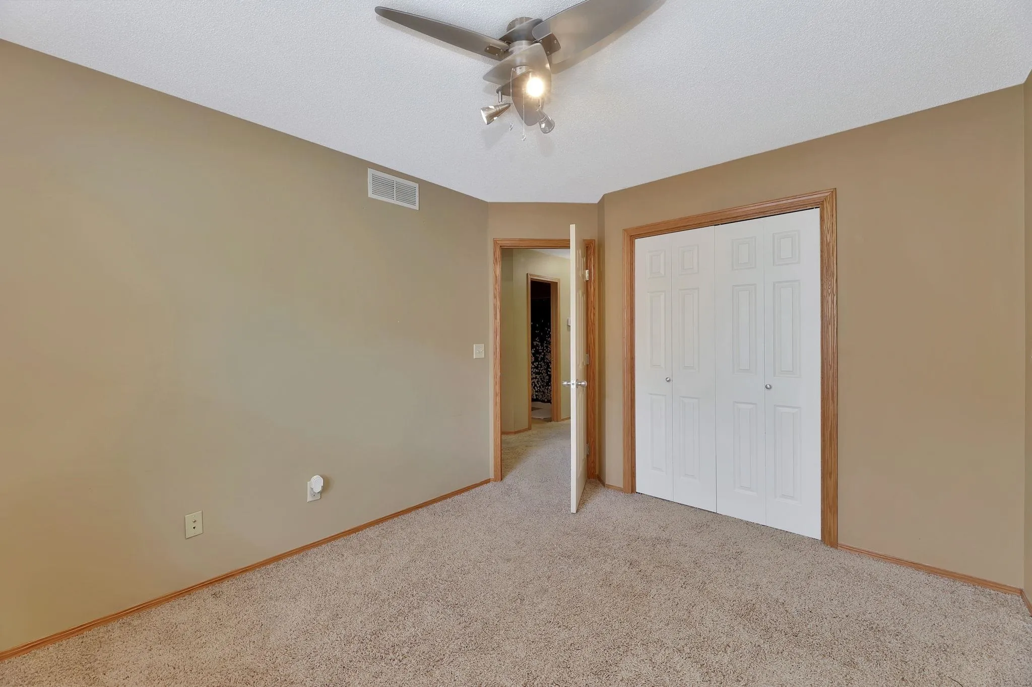 Andover, Kansas 67002, United States, 4 Bedrooms Bedrooms, ,3 BathroomsBathrooms,Residential,Pending,131615