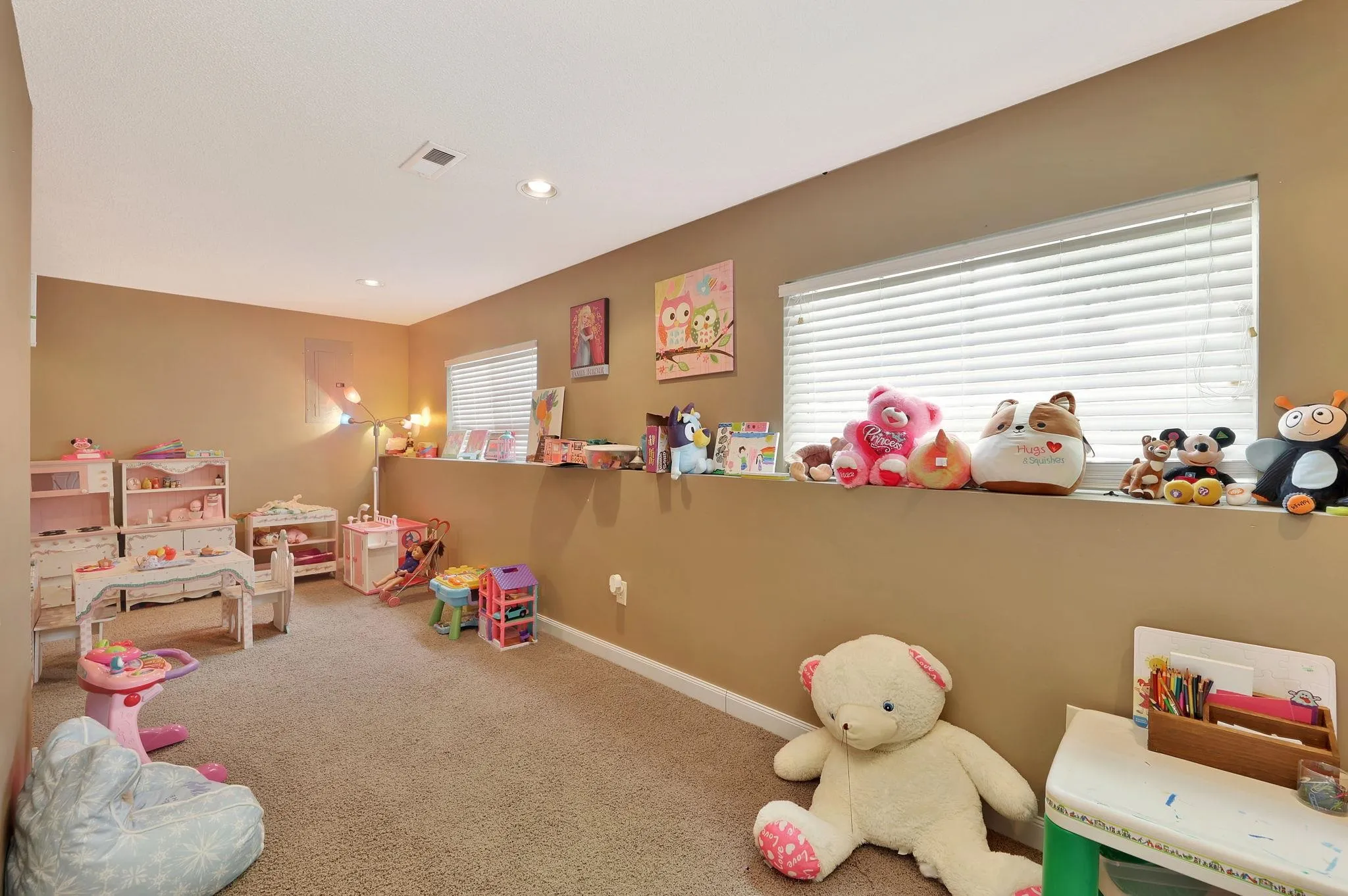 Andover, Kansas 67002, United States, 4 Bedrooms Bedrooms, ,3 BathroomsBathrooms,Residential,Pending,131615