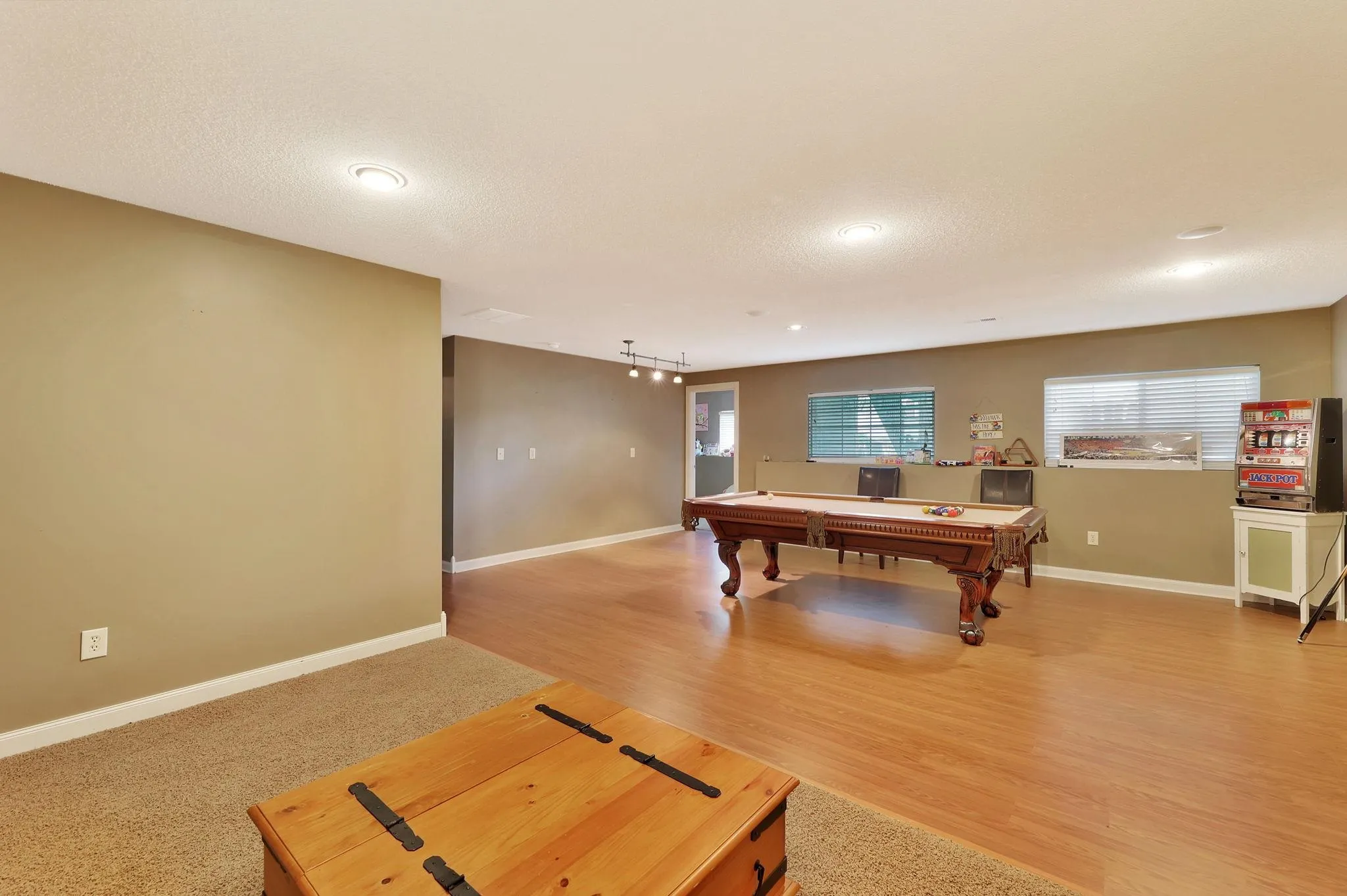 Andover, Kansas 67002, United States, 4 Bedrooms Bedrooms, ,3 BathroomsBathrooms,Residential,Pending,131615