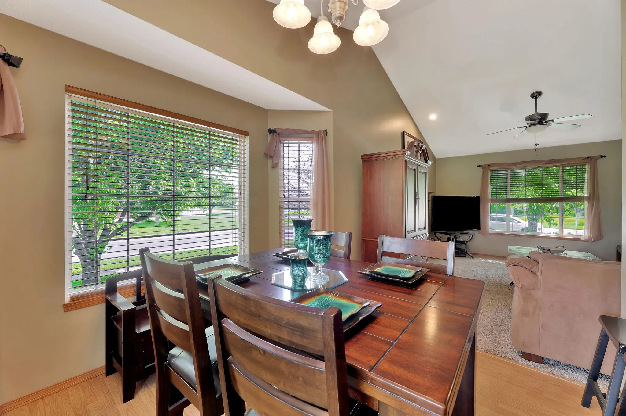 Andover, Kansas 67002, United States, 4 Bedrooms Bedrooms, ,3 BathroomsBathrooms,Residential,Pending,131615