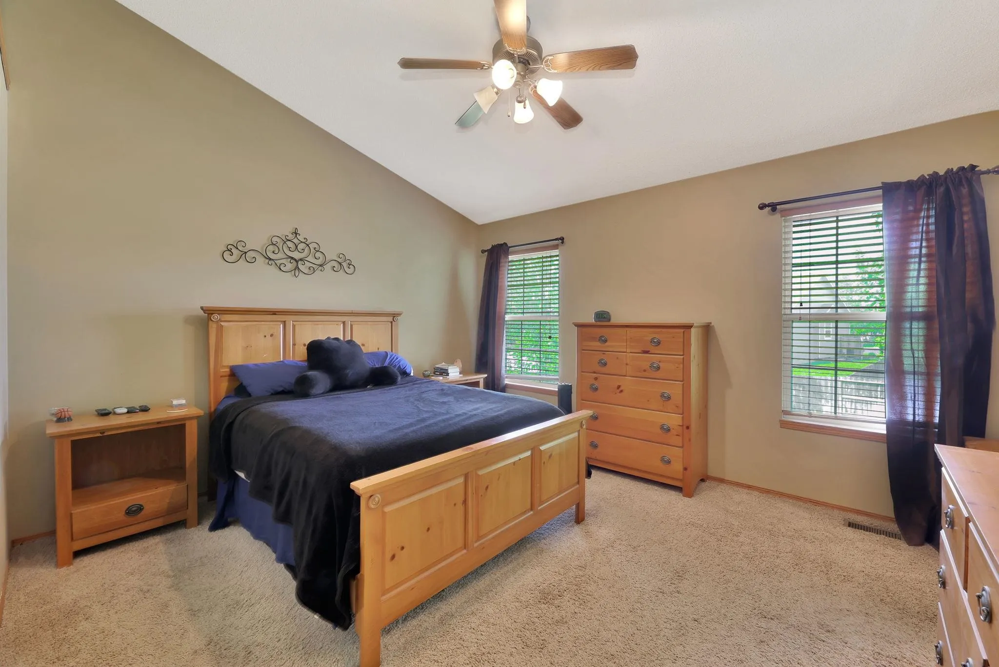 Andover, Kansas 67002, United States, 4 Bedrooms Bedrooms, ,3 BathroomsBathrooms,Residential,Pending,131615