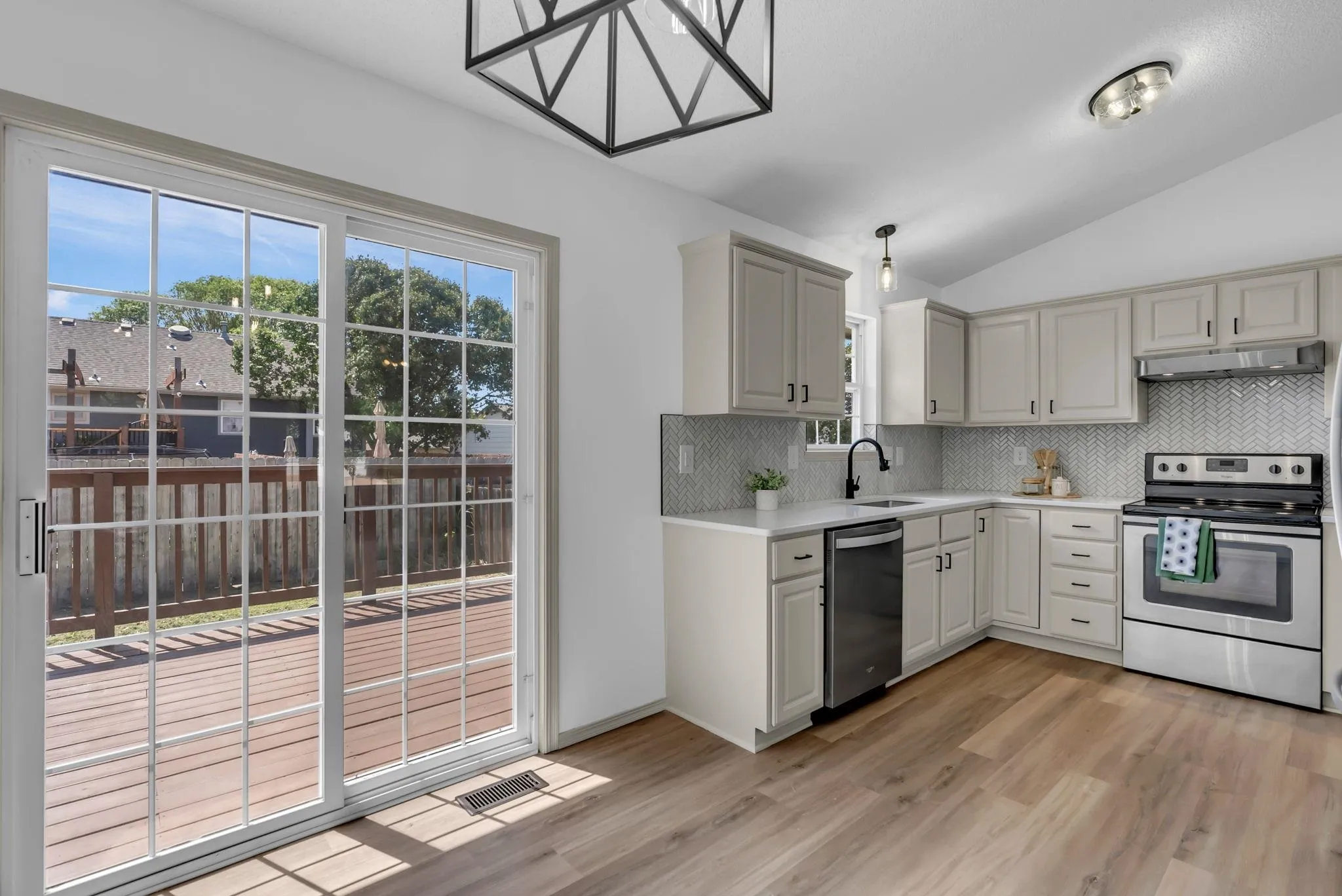 Wichita, Kansas 67207, United States, 4 Bedrooms Bedrooms, ,3 BathroomsBathrooms,Residential,Active,165393