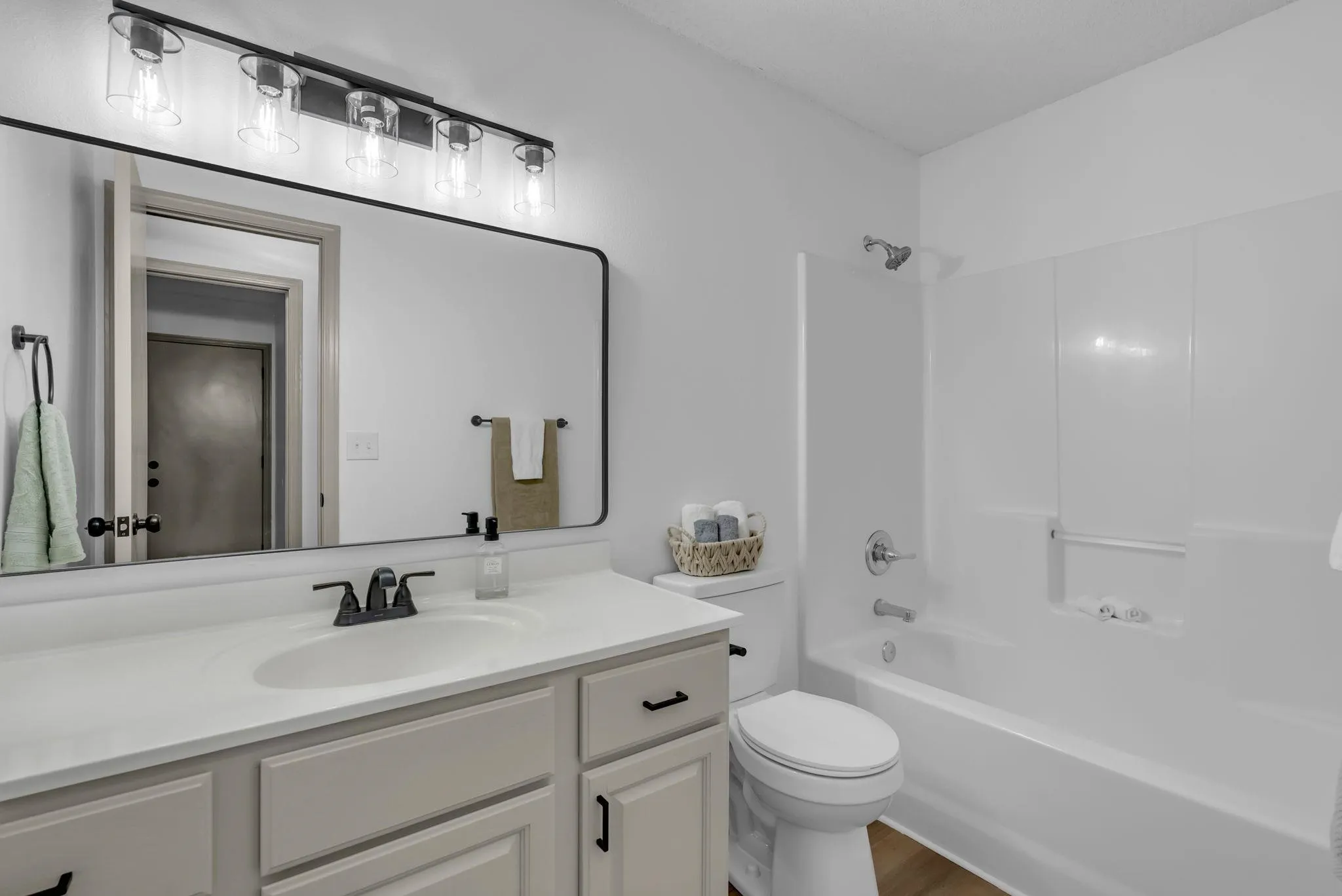 Wichita, Kansas 67207, United States, 4 Bedrooms Bedrooms, ,3 BathroomsBathrooms,Residential,Active,165393