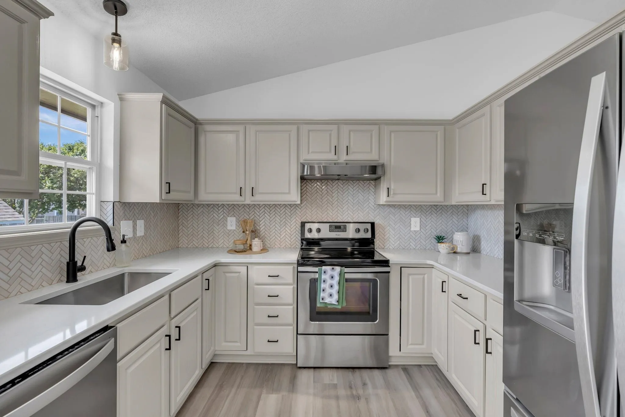 Wichita, Kansas 67207, United States, 4 Bedrooms Bedrooms, ,3 BathroomsBathrooms,Residential,Active,165393