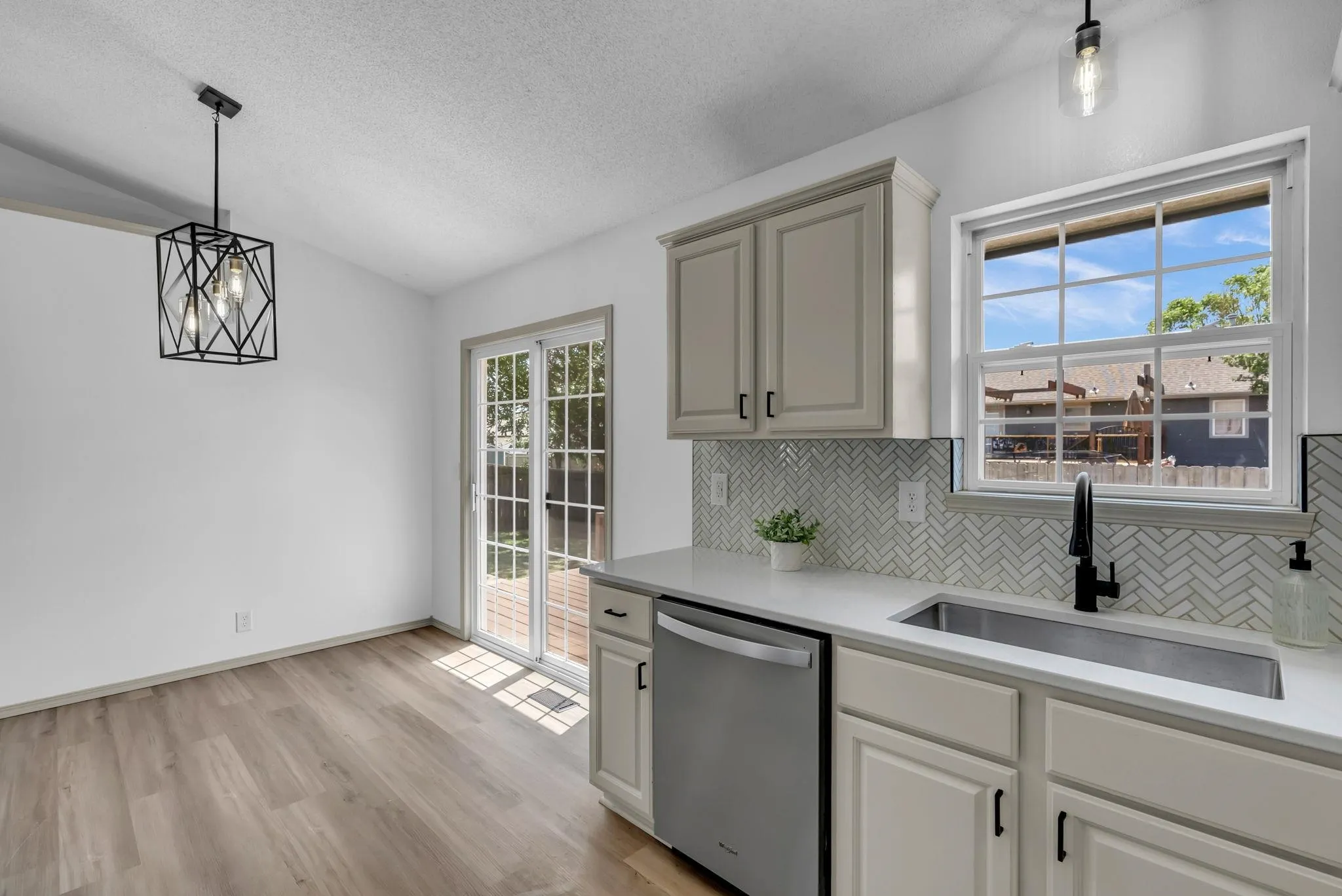 Wichita, Kansas 67207, United States, 4 Bedrooms Bedrooms, ,3 BathroomsBathrooms,Residential,Active,165393