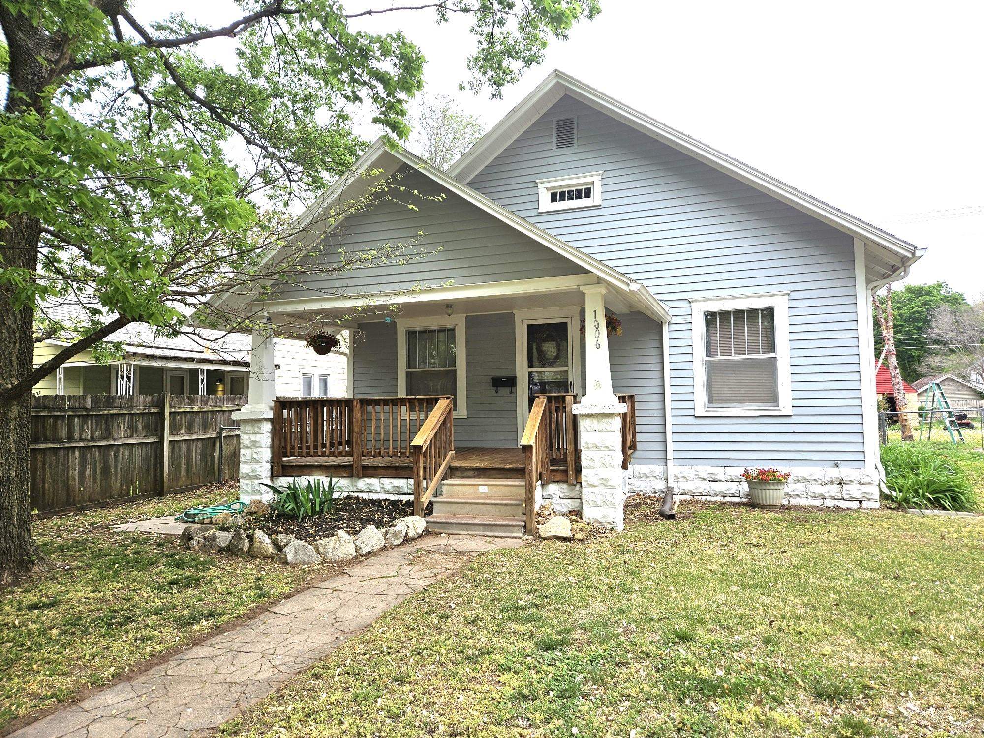 1006 E 12th Ave, Winfield, Kansas image 1