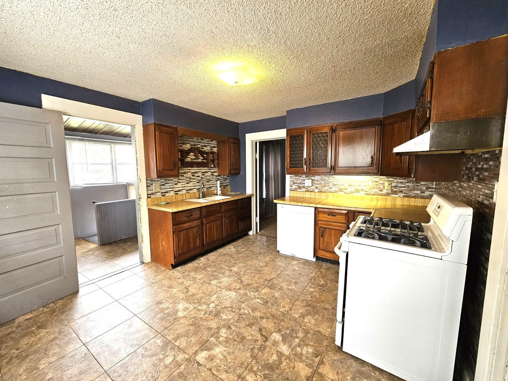 1006 E 12th Ave, Winfield, Kansas image 6