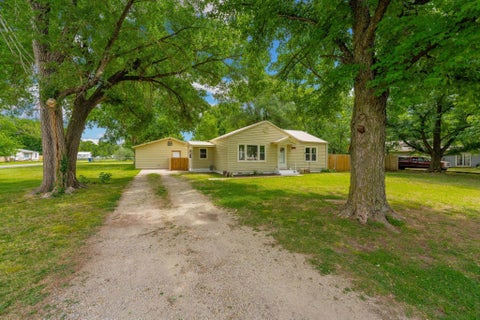 Homes For Sale - 320 N Poplar St<br/> Douglass, KS 67039