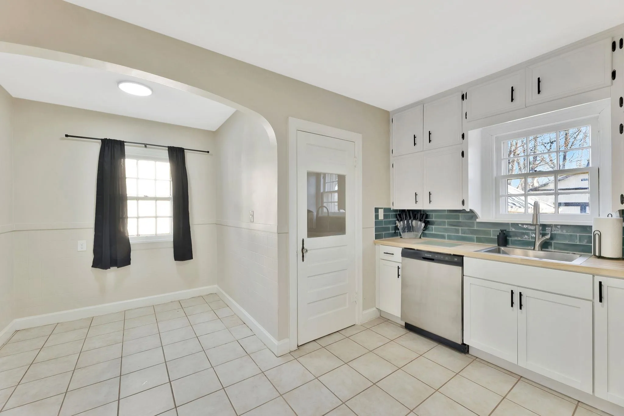 Wichita, Kansas 67211, United States, 3 Bedrooms Bedrooms, ,2 BathroomsBathrooms,Residential,Active,254854