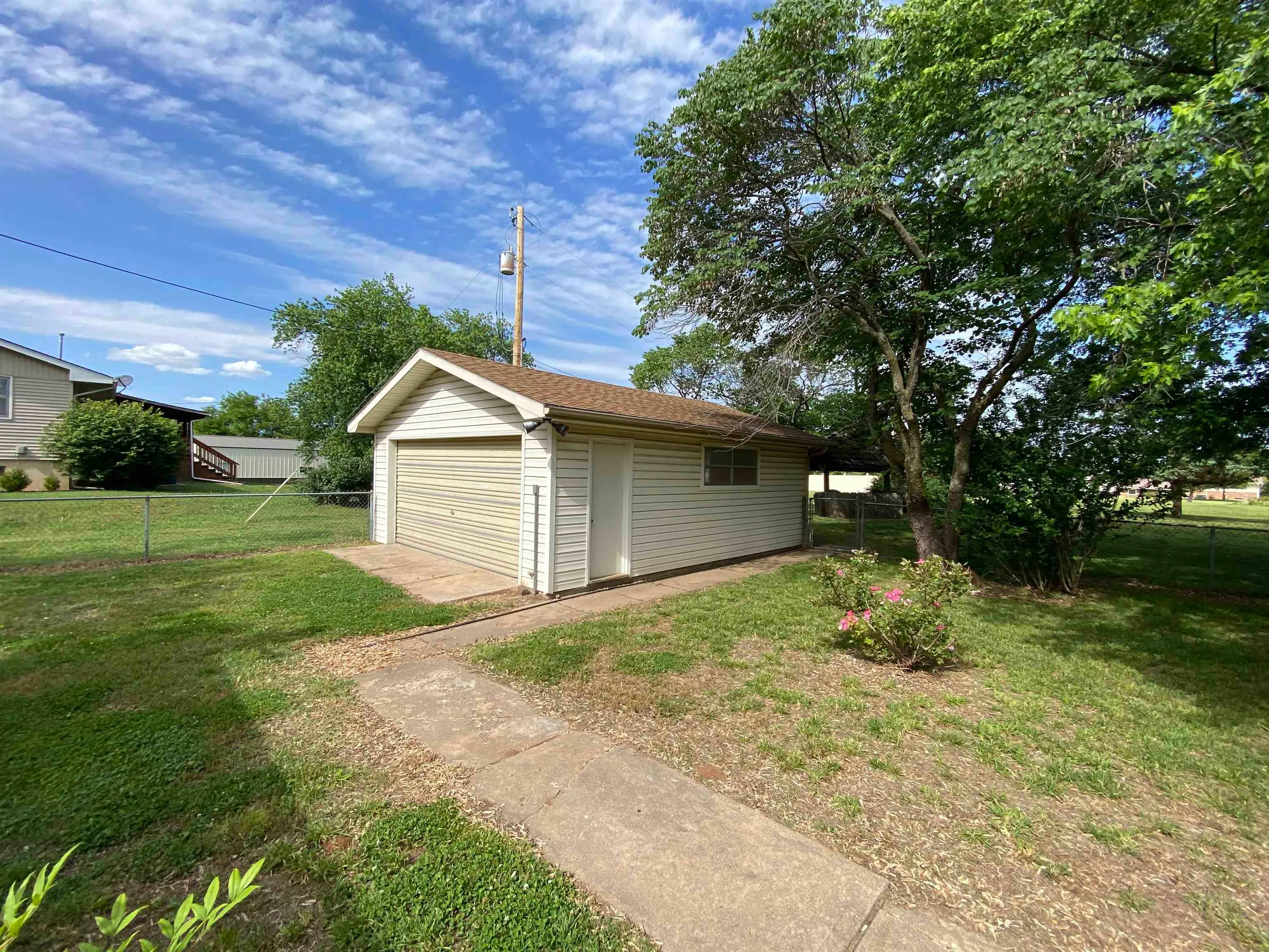 Winfield, Kansas 67156, United States, 3 Bedrooms Bedrooms, ,2 BathroomsBathrooms,Residential,Active,143280