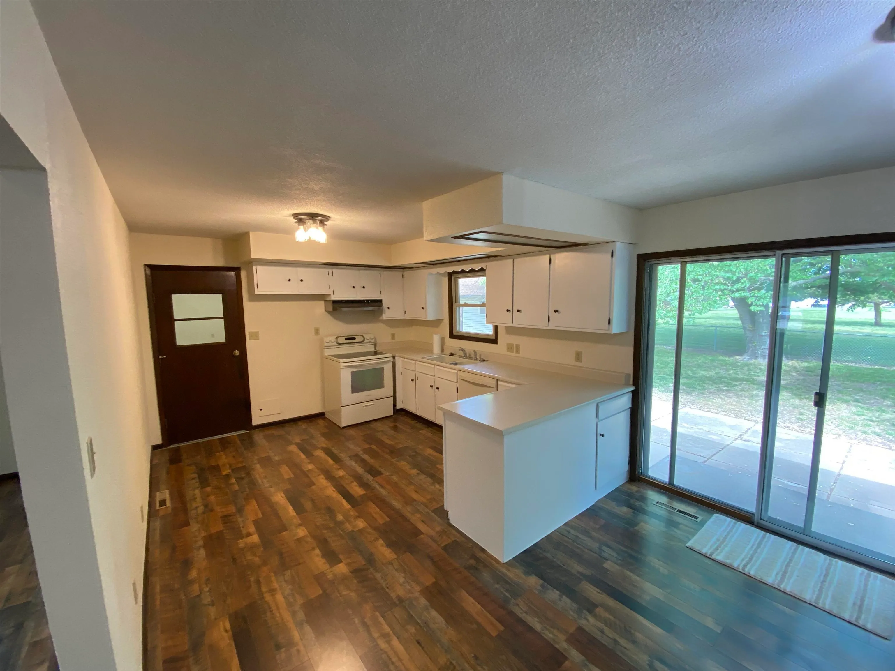 Winfield, Kansas 67156, United States, 3 Bedrooms Bedrooms, ,2 BathroomsBathrooms,Residential,Active,143280